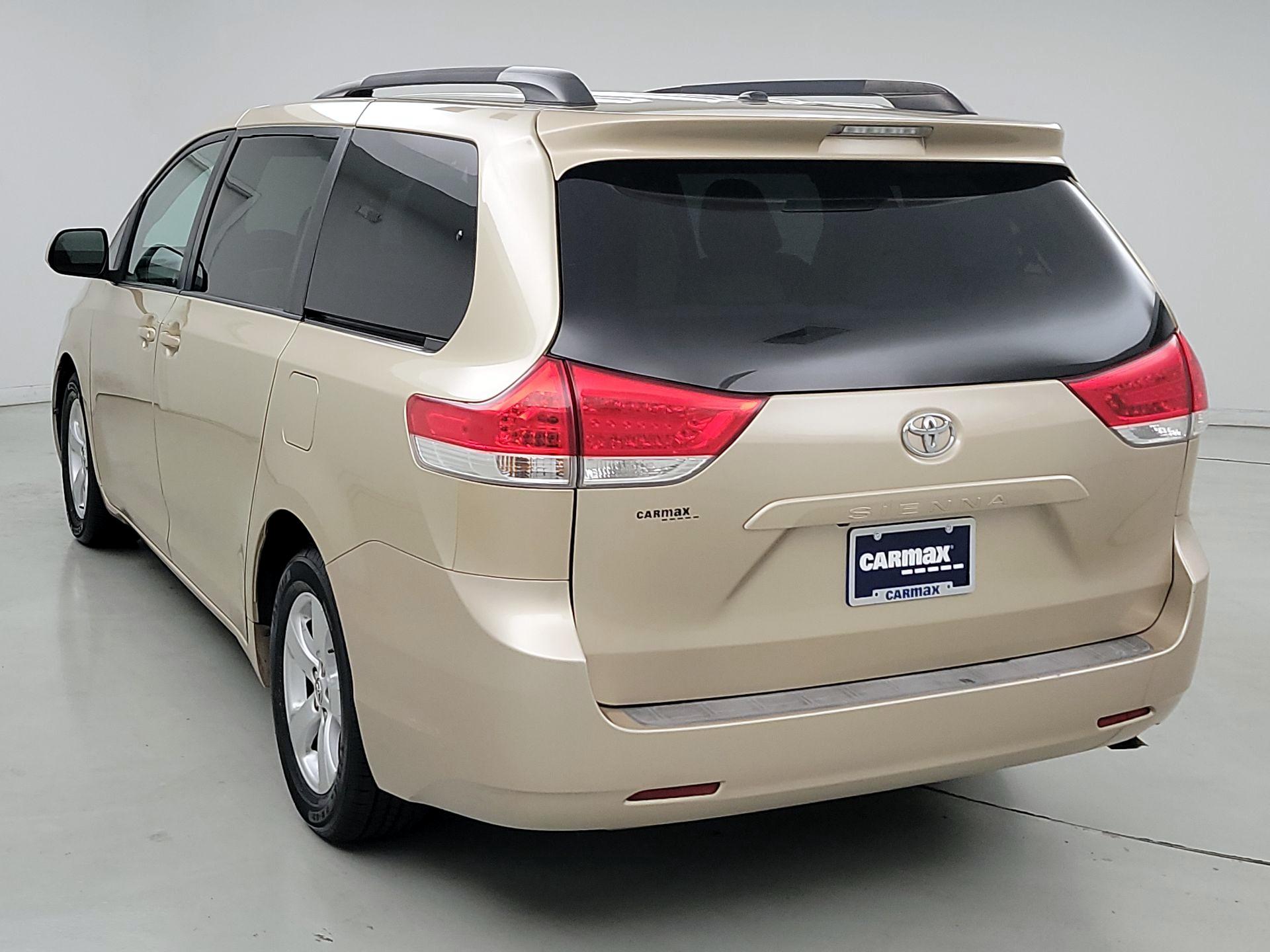 Thumbnail: 2014 Toyota Sienna - 7