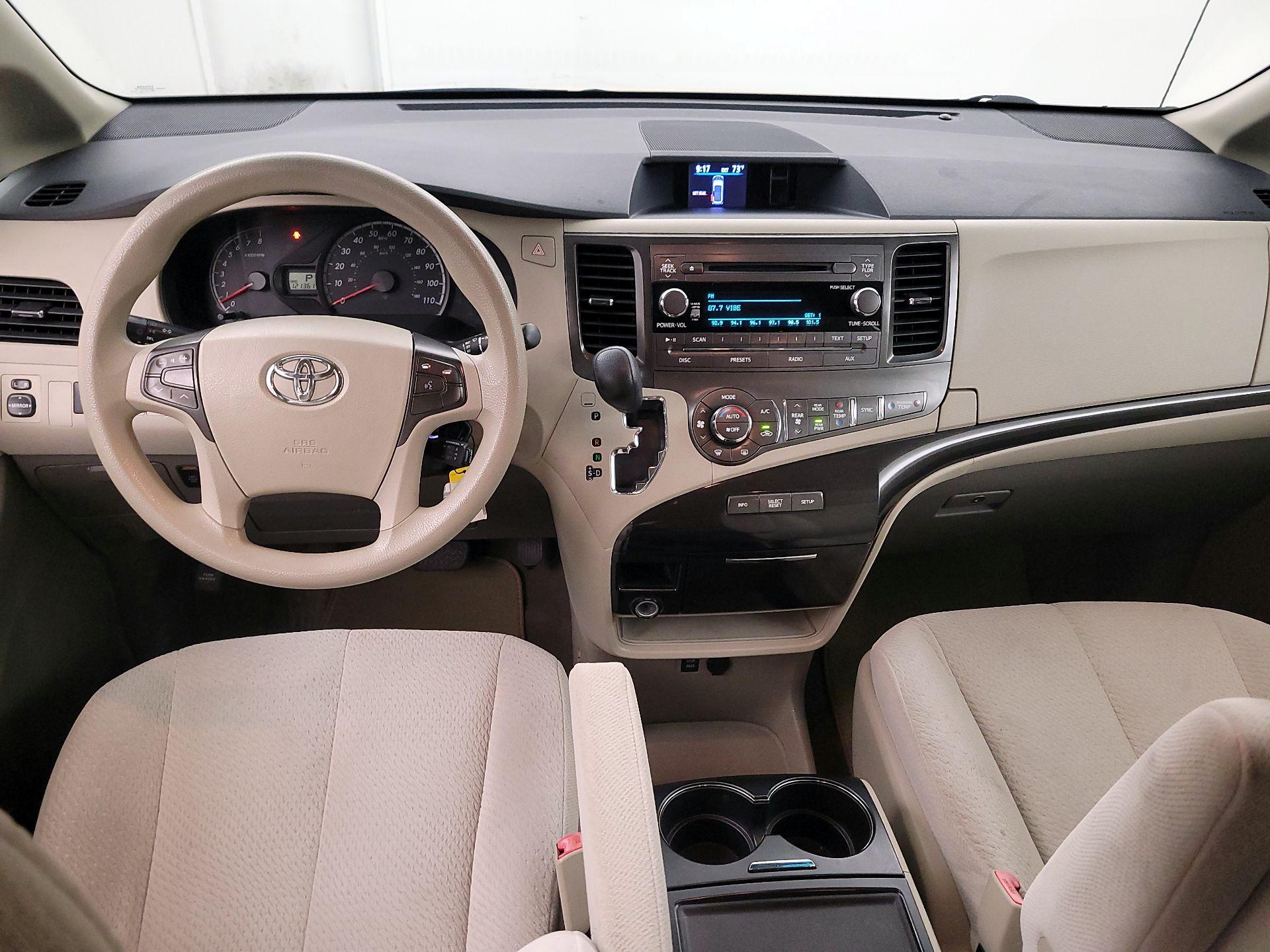 Thumbnail: 2014 Toyota Sienna - 8