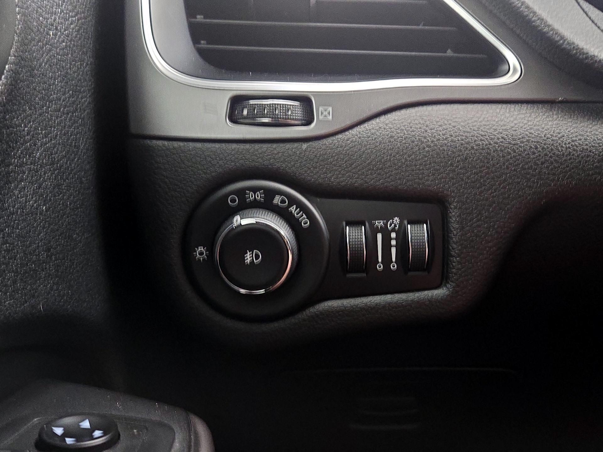 Thumbnail: 2019 Jeep Cherokee - 13
