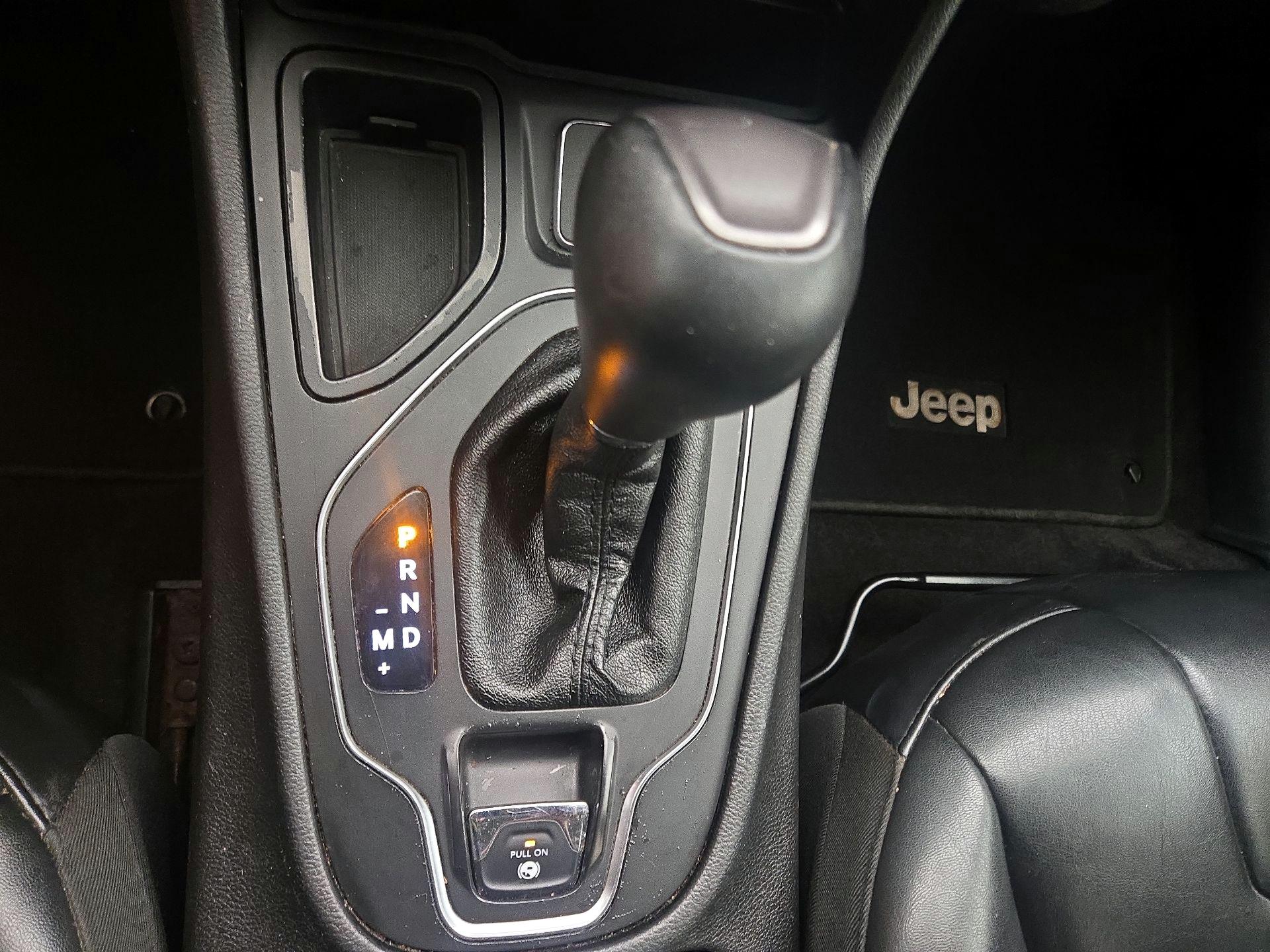 Thumbnail: 2019 Jeep Cherokee - 17