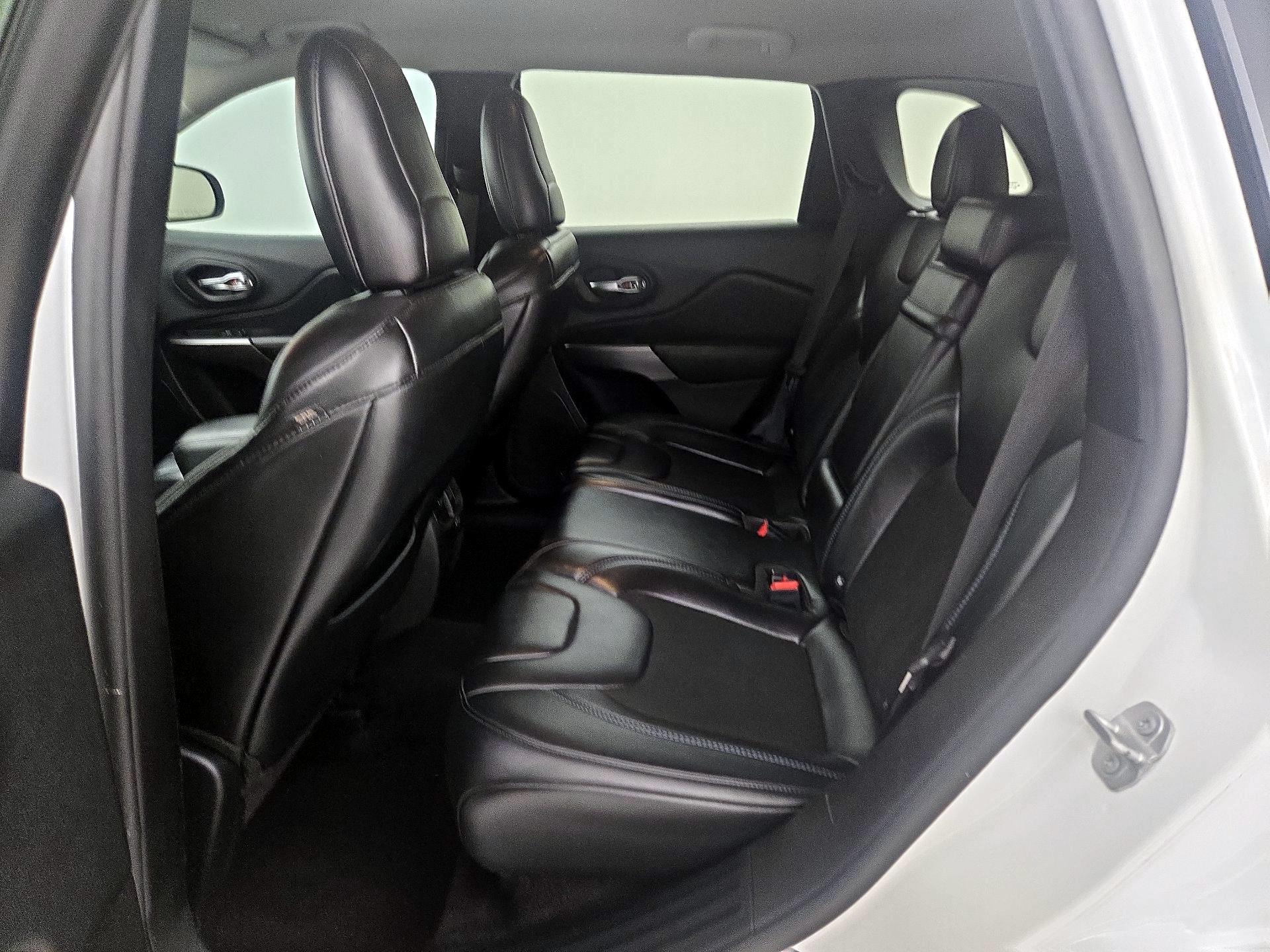 Thumbnail: 2019 Jeep Cherokee - 19