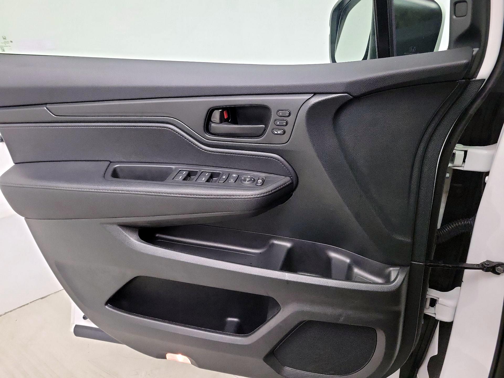 Thumbnail: 2023 Honda Odyssey - 12