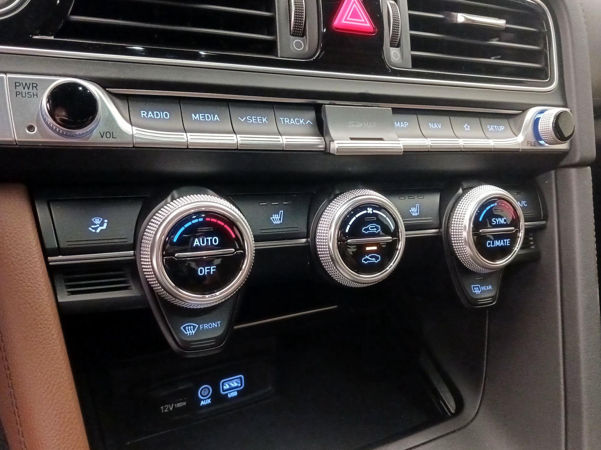 Thumbnail: 2021 Genesis G70 - 17