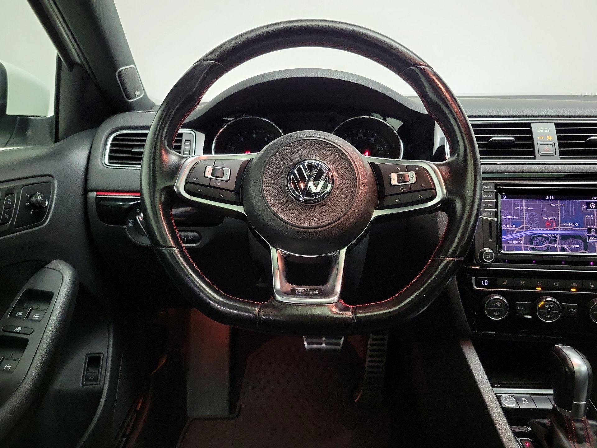Thumbnail: 2018 Volkswagen Jetta - 10