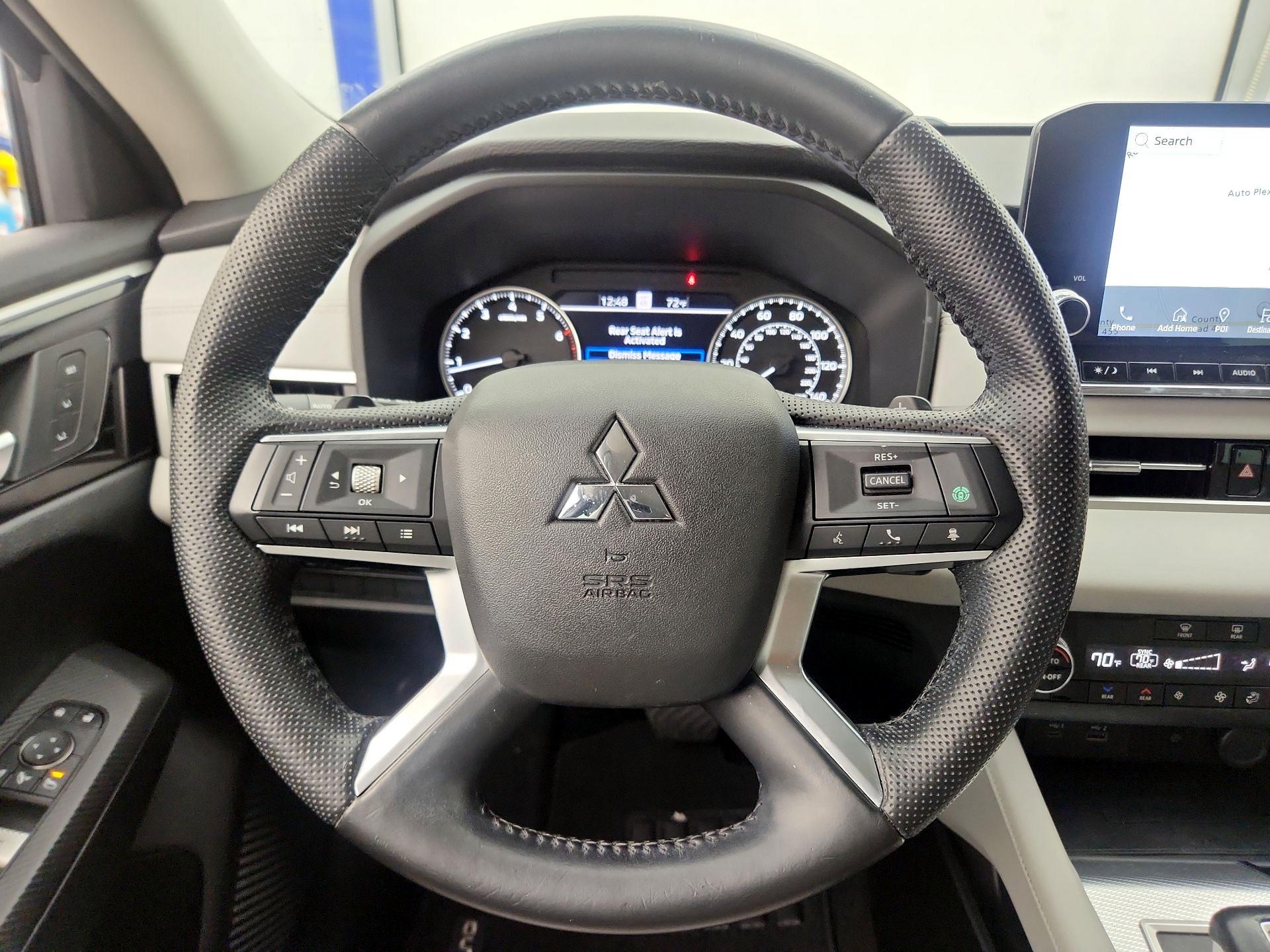 Thumbnail: 2022 Mitsubishi Outlander - 10
