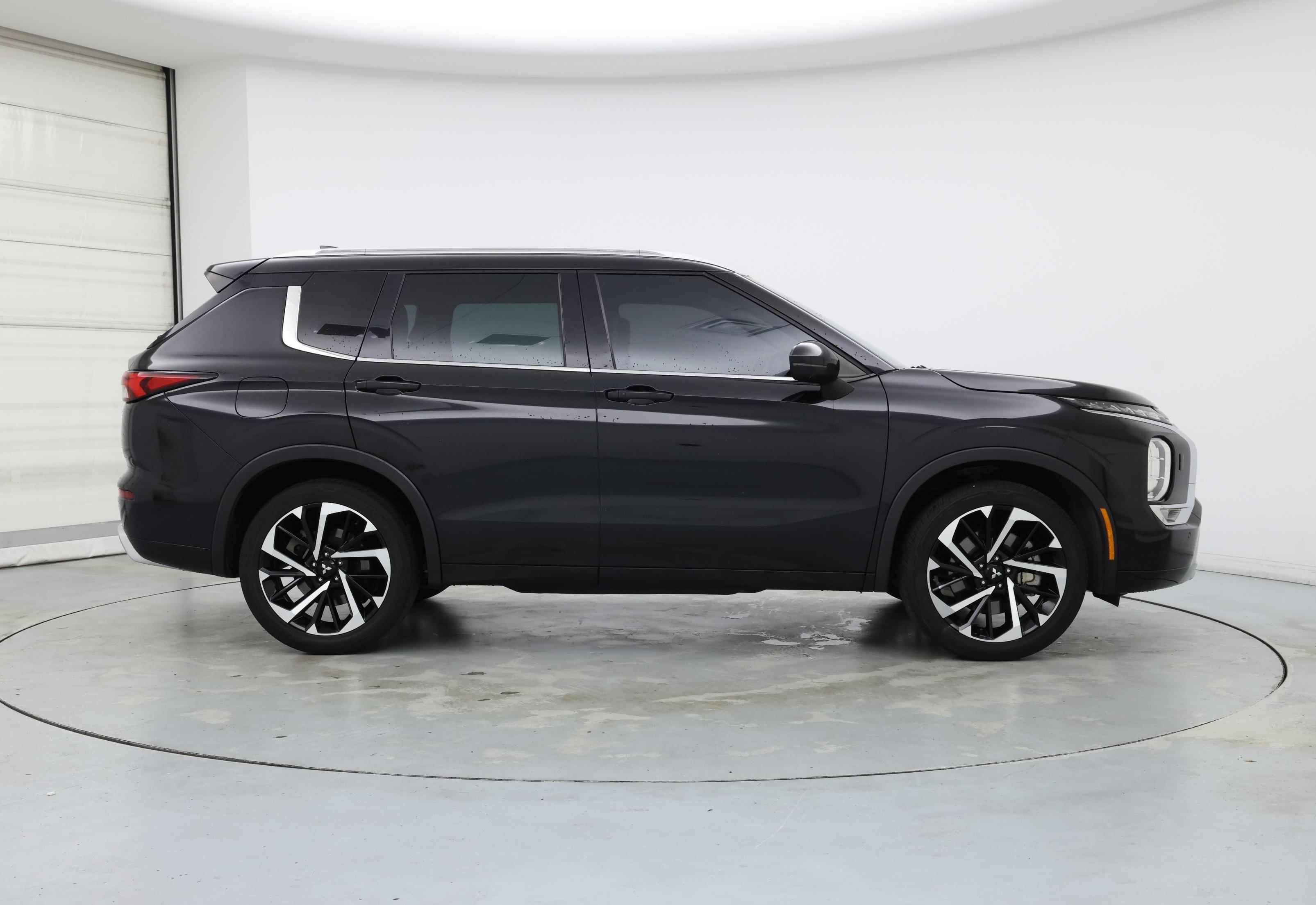 Thumbnail: 2022 Mitsubishi Outlander - 7