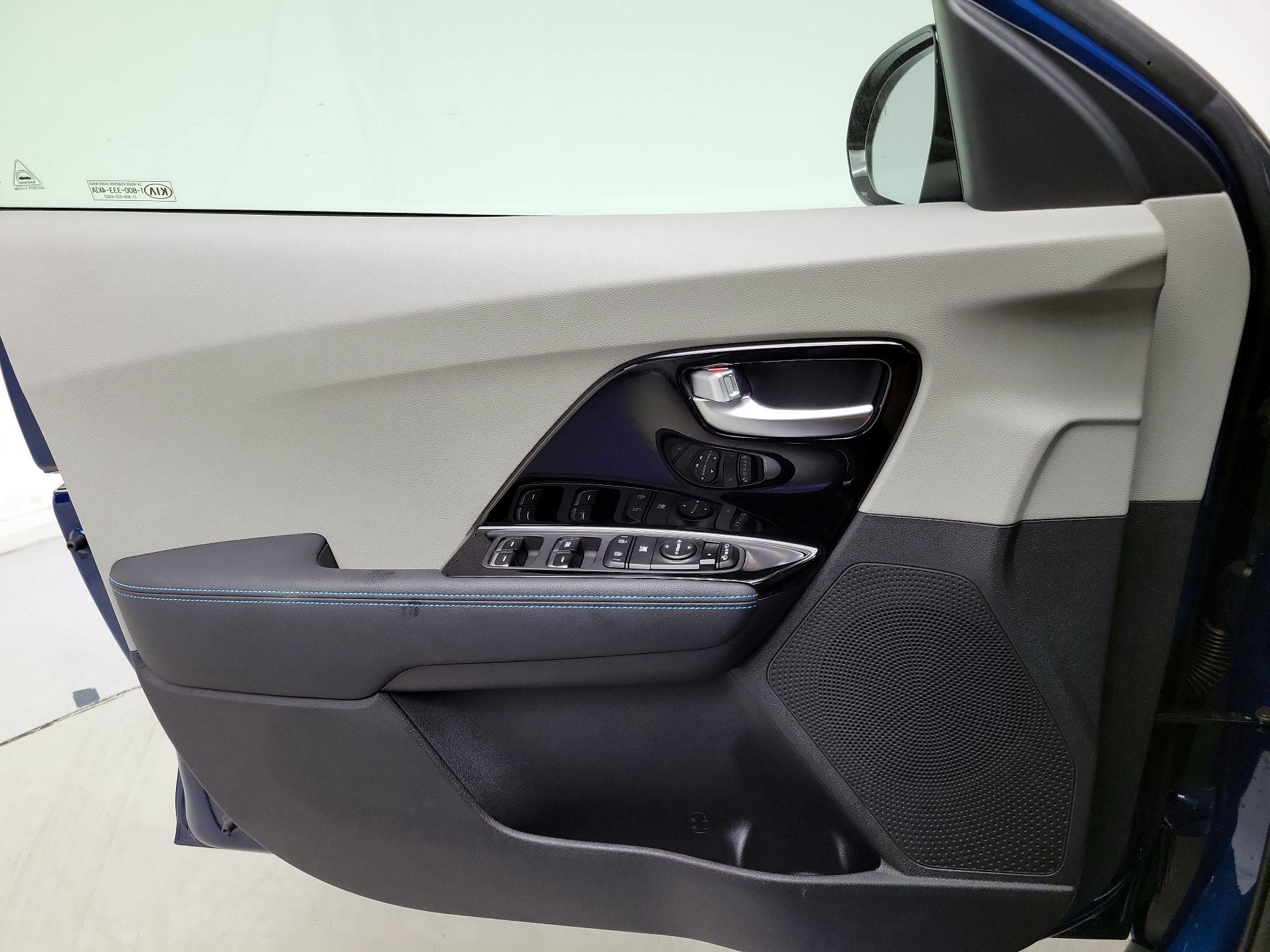 Thumbnail: 2021 Kia Niro - 12