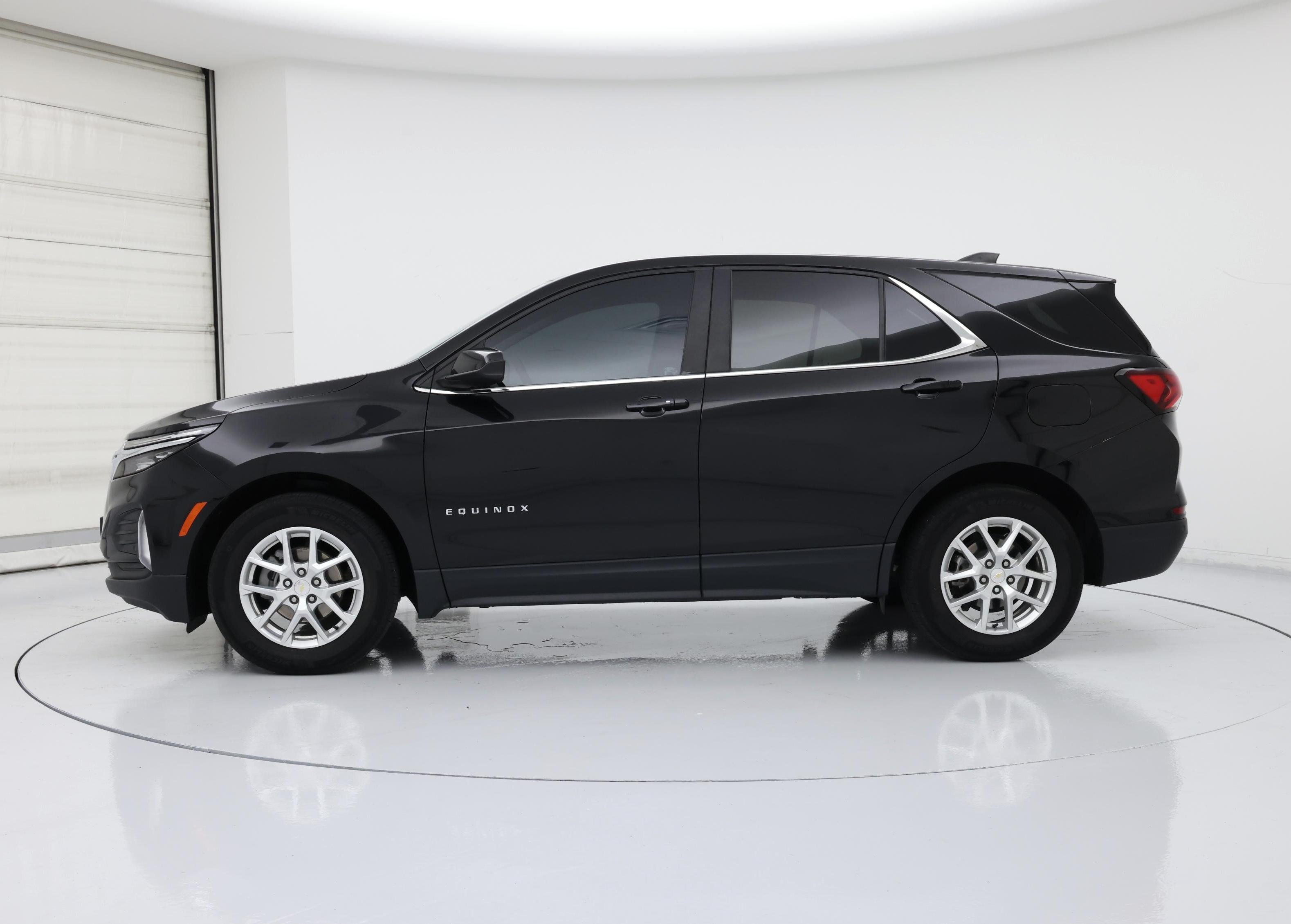 Thumbnail: 2022 Chevrolet Equinox - 3