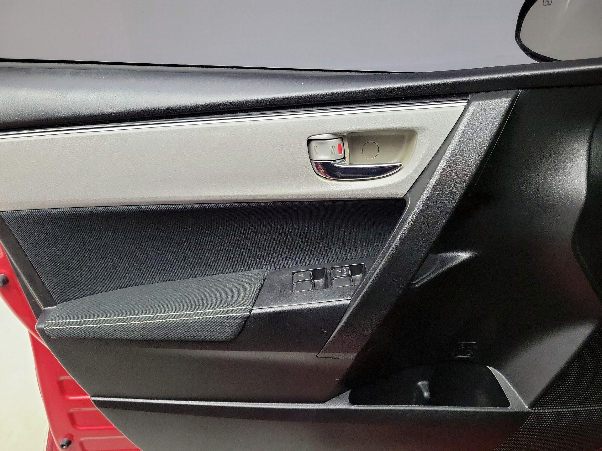 Thumbnail: 2018 Toyota Corolla - 12