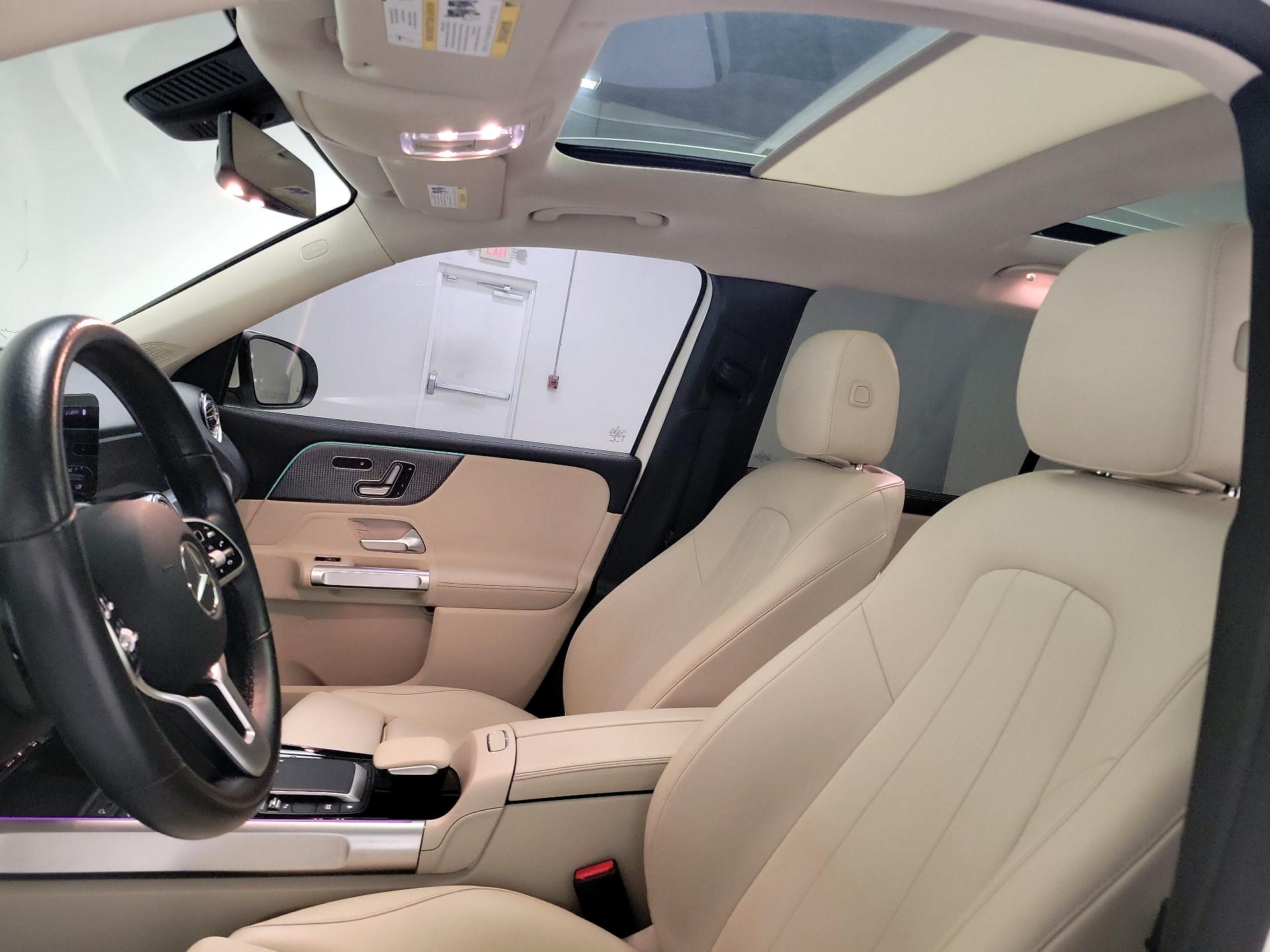 Thumbnail: 2022 Mercedes-Benz GLB - 18