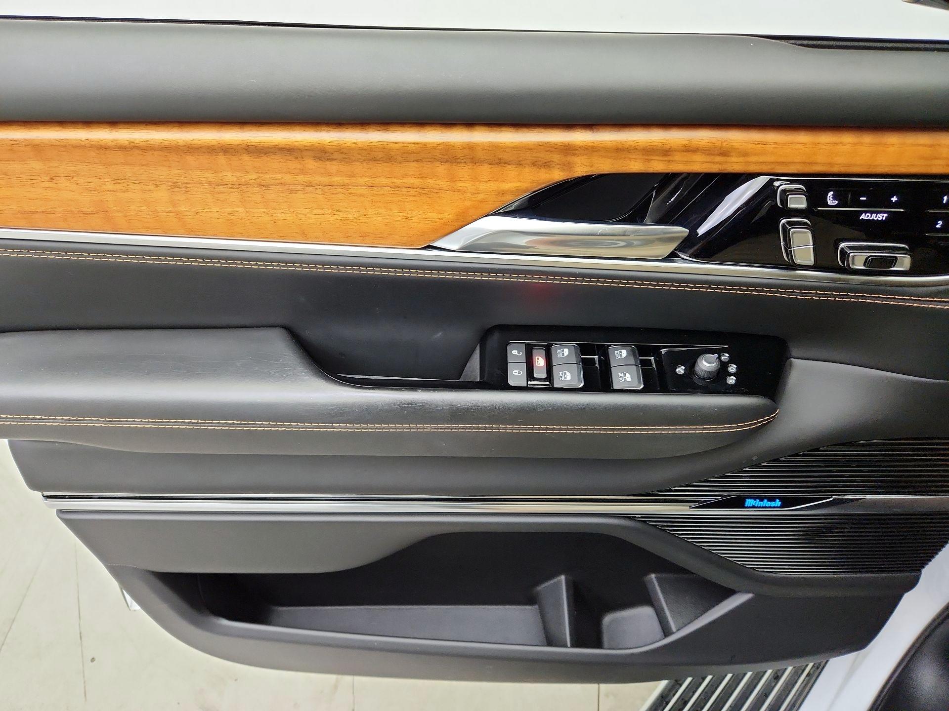 Thumbnail: 2022 Jeep Grand Wagoneer - 12