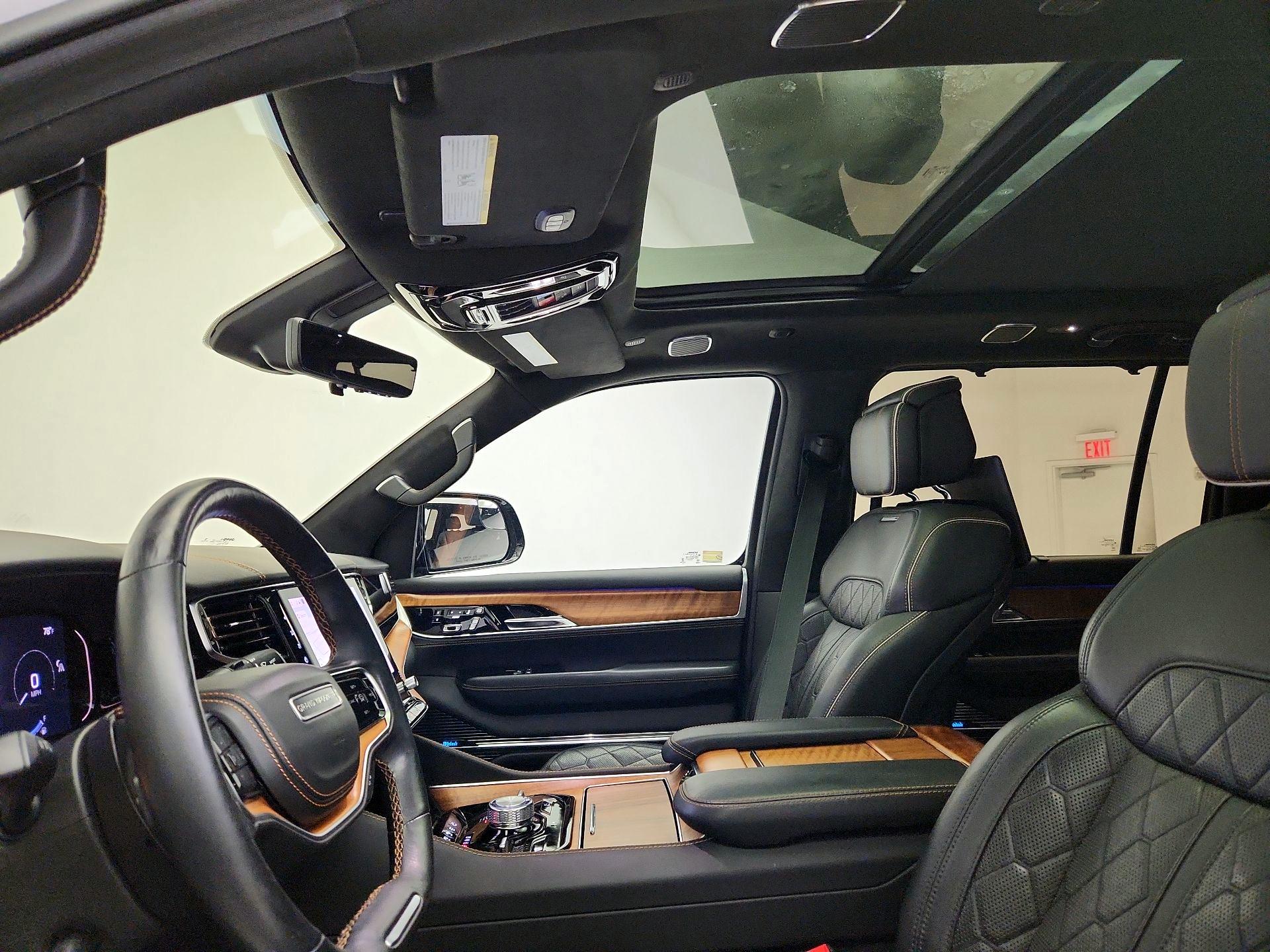 Thumbnail: 2022 Jeep Grand Wagoneer - 20
