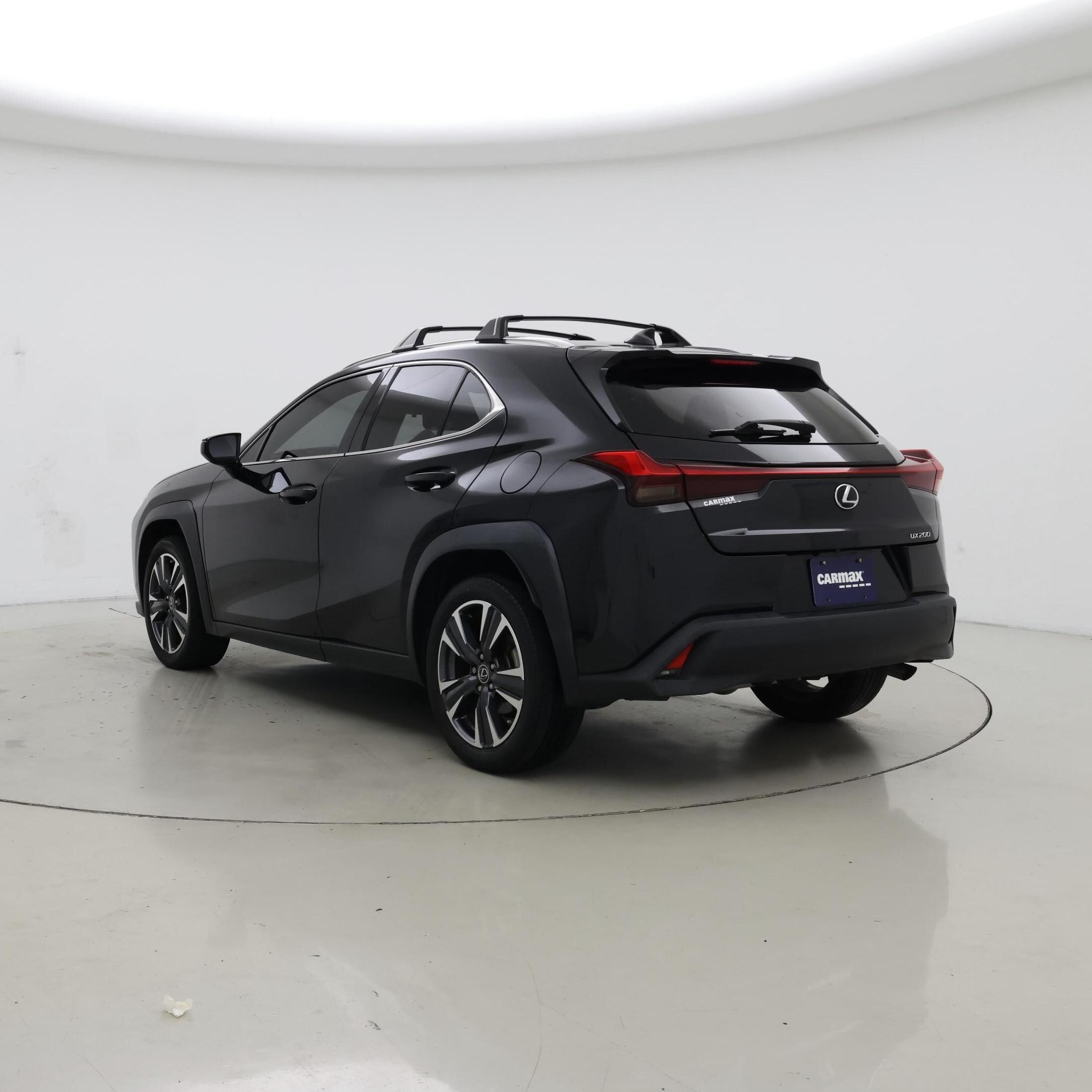 Thumbnail: 2022 Lexus UX - 2