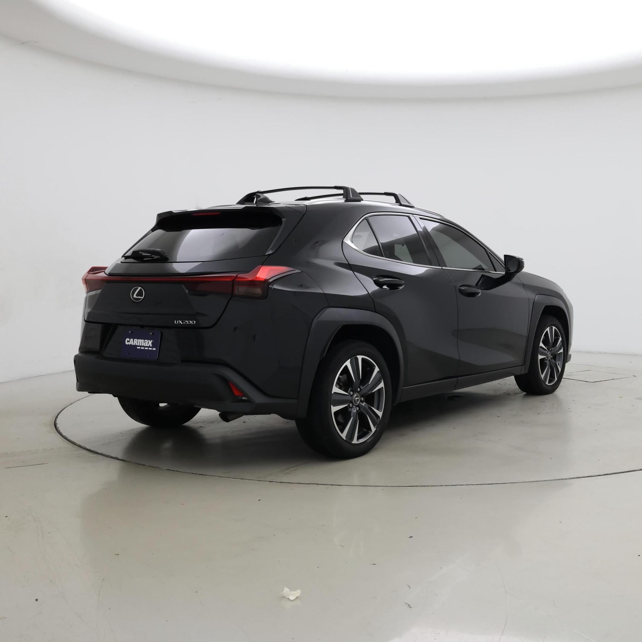 Thumbnail: 2022 Lexus UX - 8
