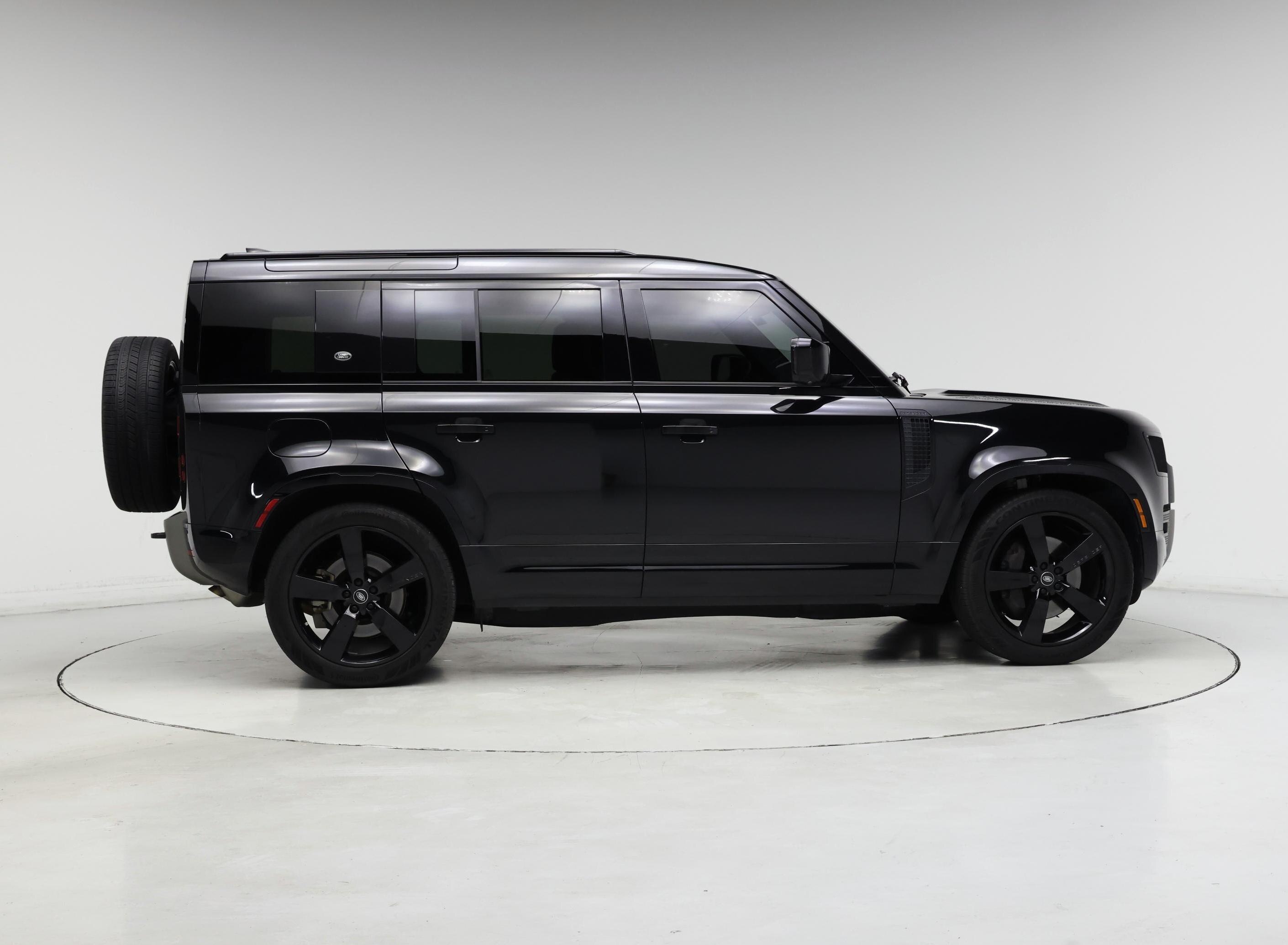 Thumbnail: 2024 Land Rover Defender - 7