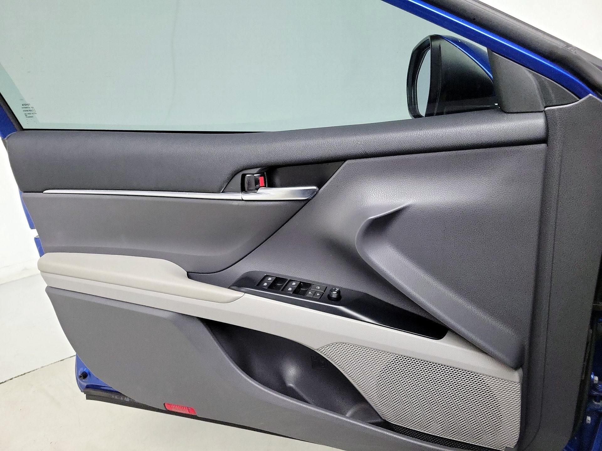 Thumbnail: 2020 Toyota Camry - 12