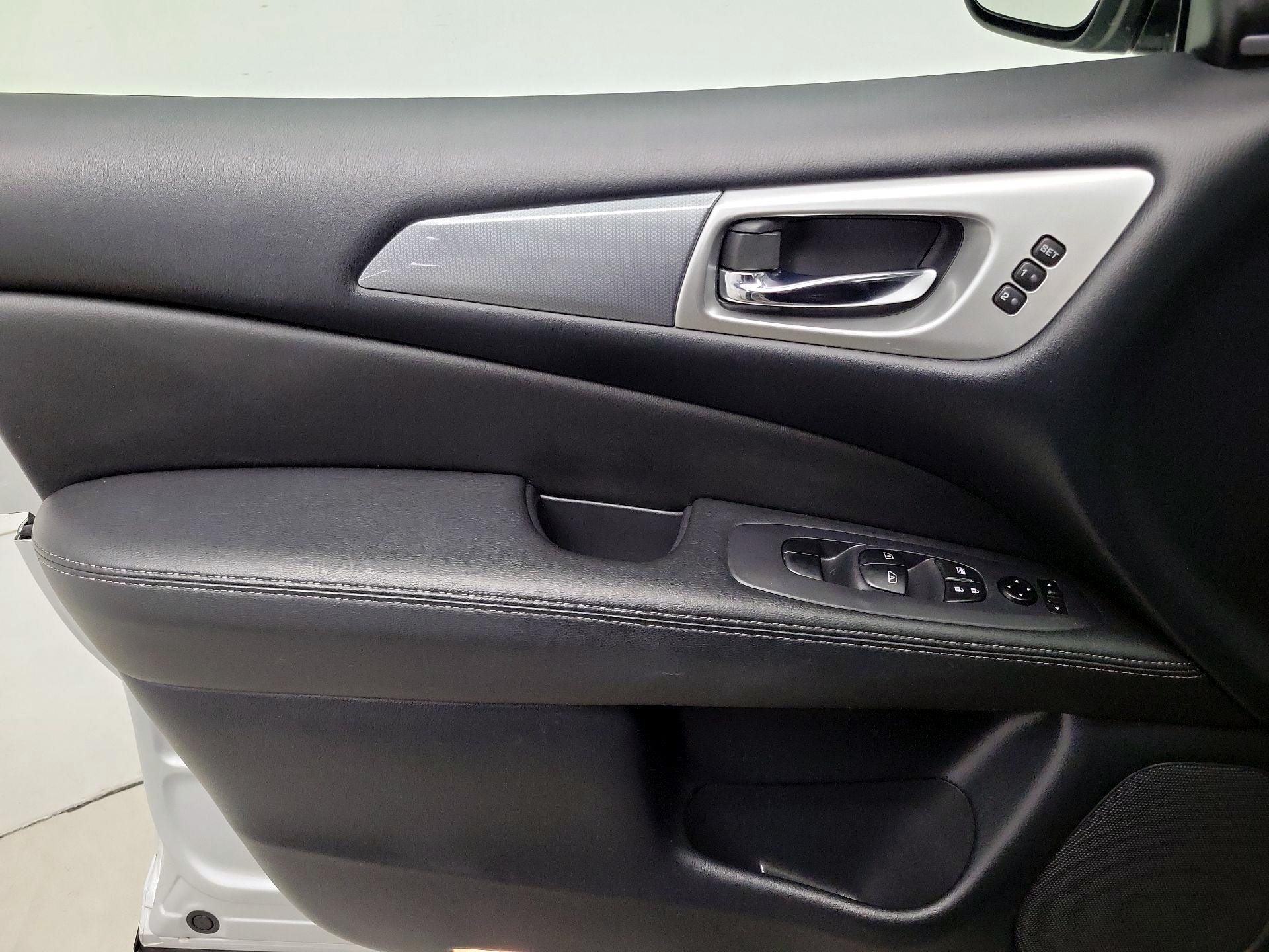 Thumbnail: 2019 Nissan Pathfinder - 12