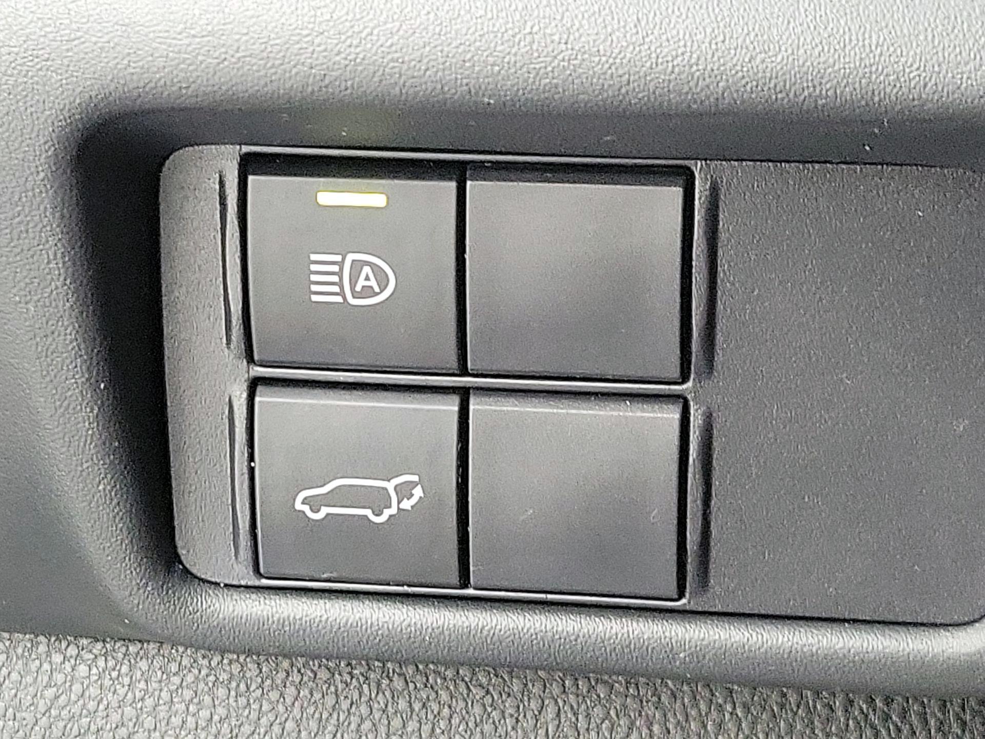 Thumbnail: 2020 Toyota Highlander - 13