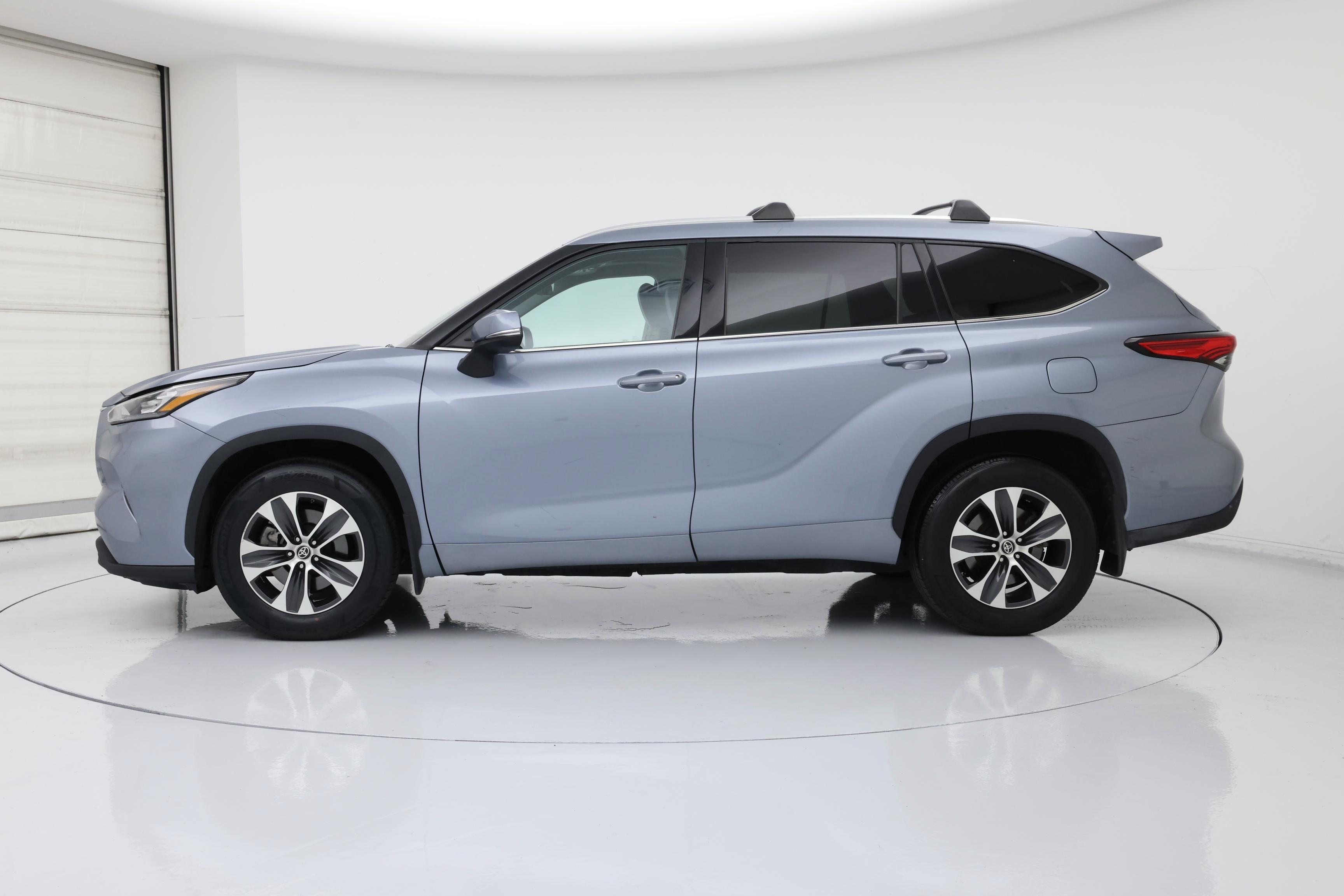 Thumbnail: 2020 Toyota Highlander - 3