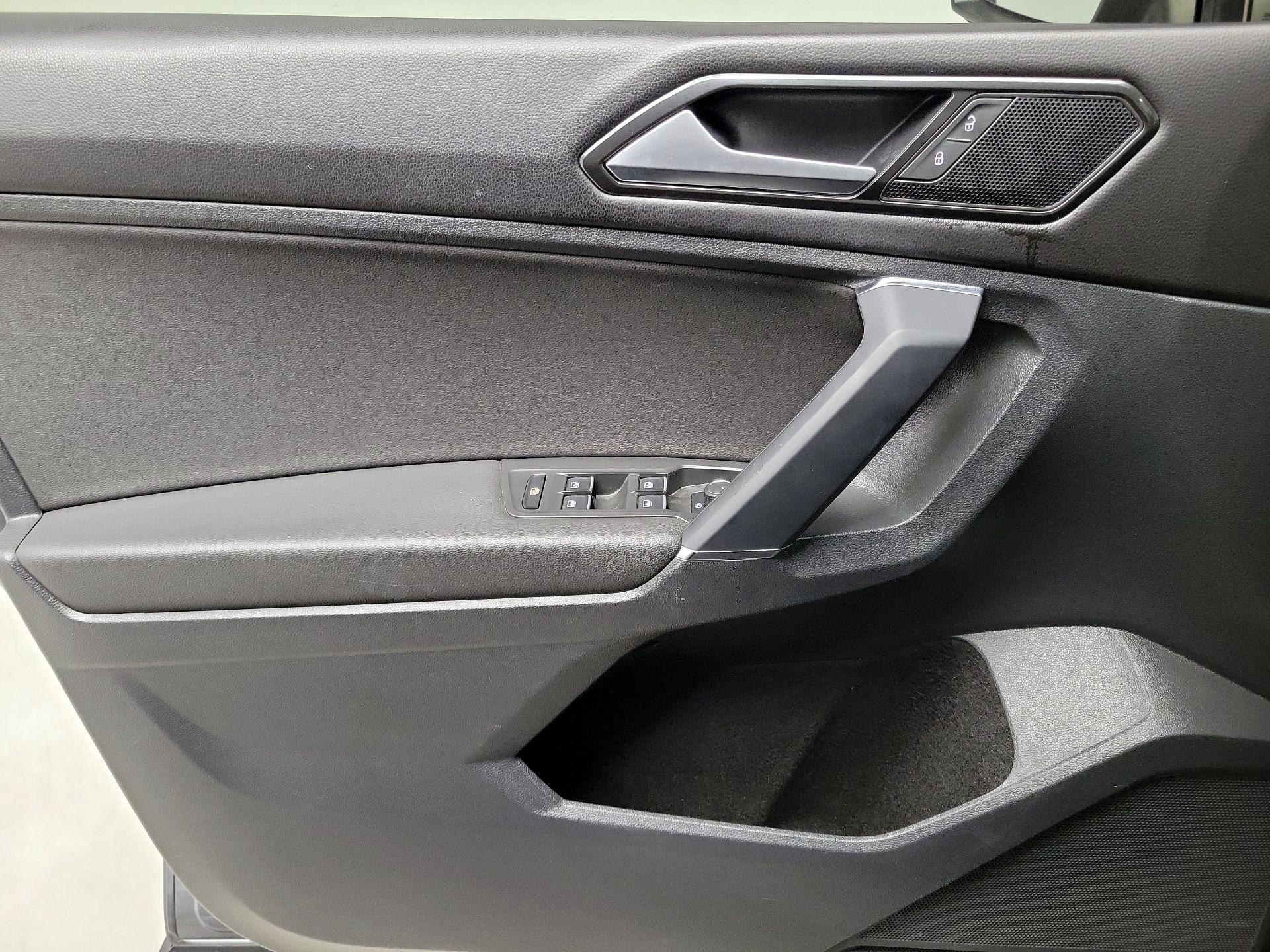 Thumbnail: 2018 Volkswagen Tiguan - 12