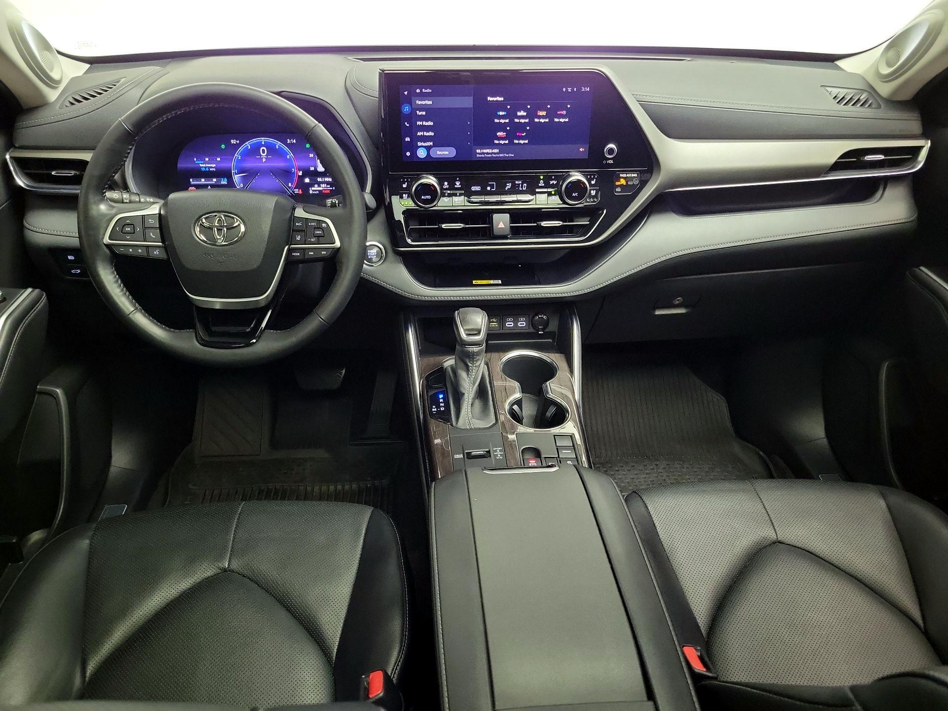 Thumbnail: 2023 Toyota Highlander - 9