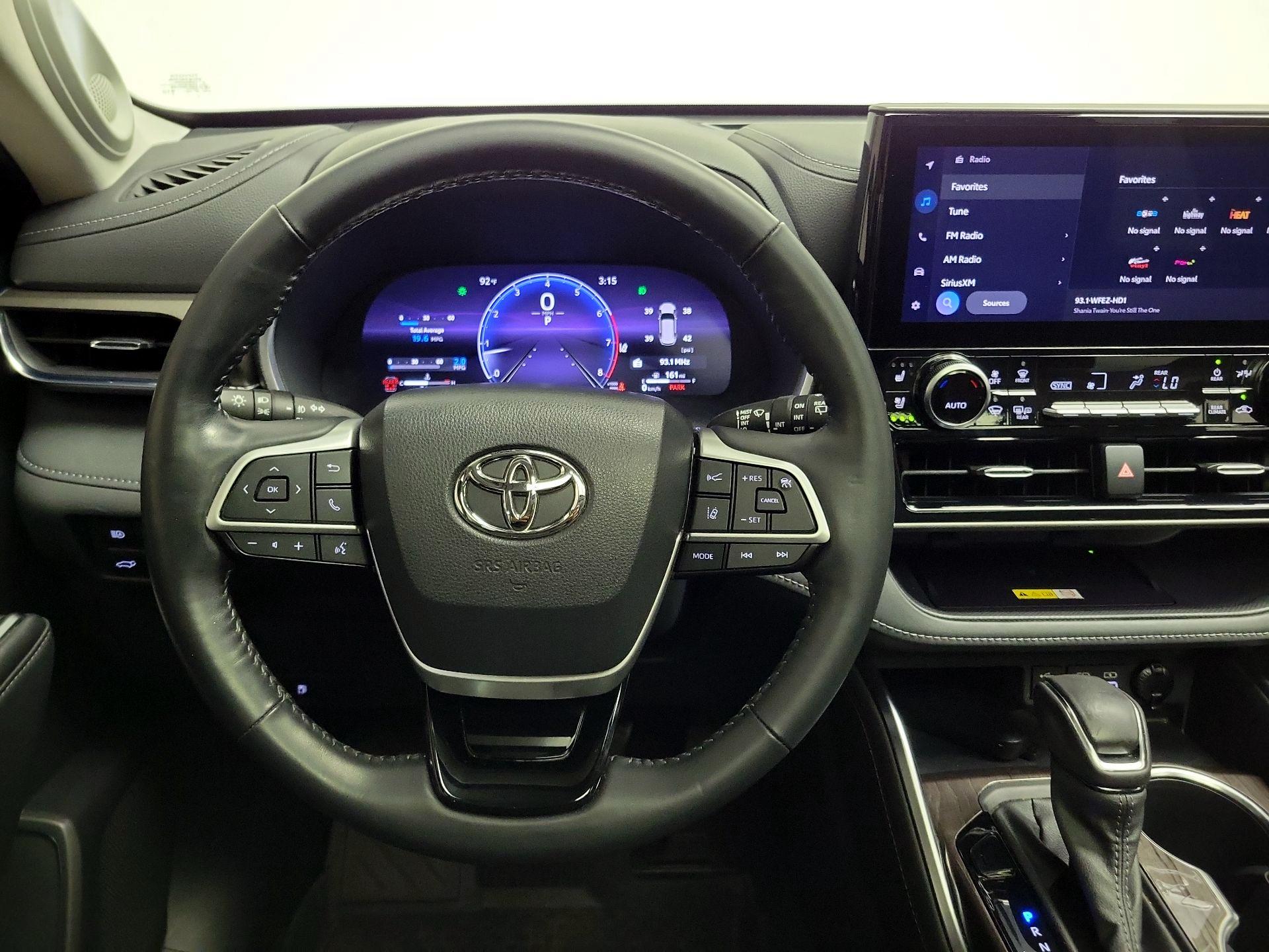 Thumbnail: 2023 Toyota Highlander - 10