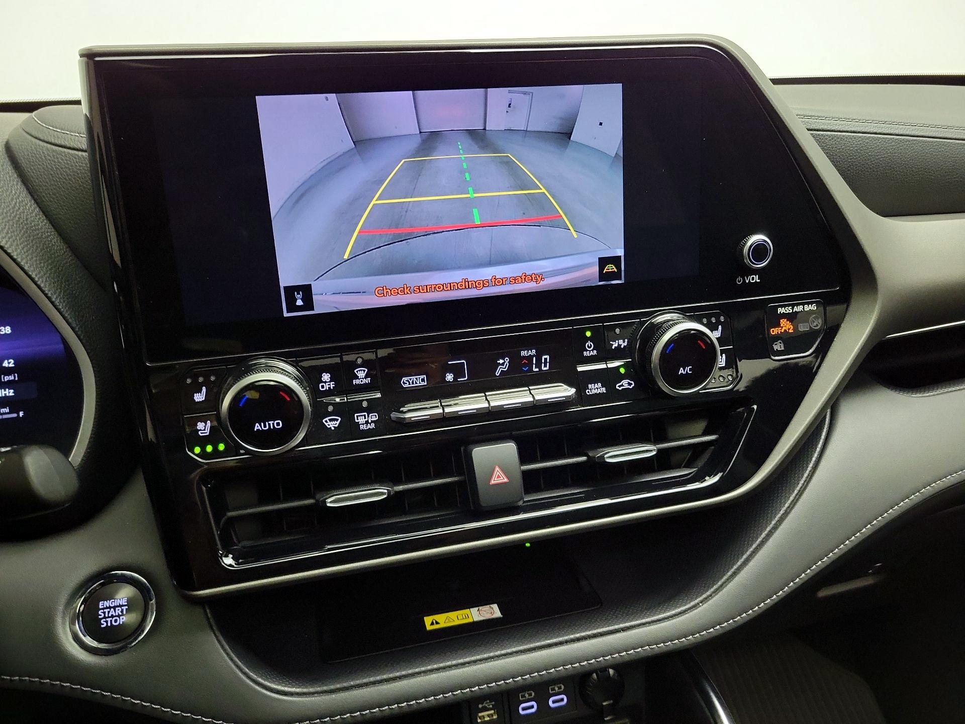 Thumbnail: 2023 Toyota Highlander - 15