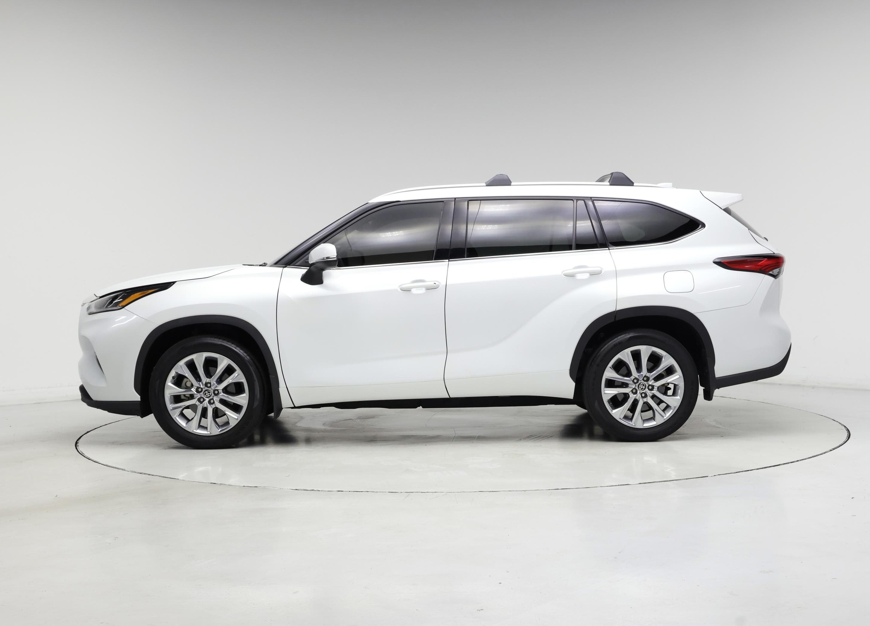 Thumbnail: 2023 Toyota Highlander - 3