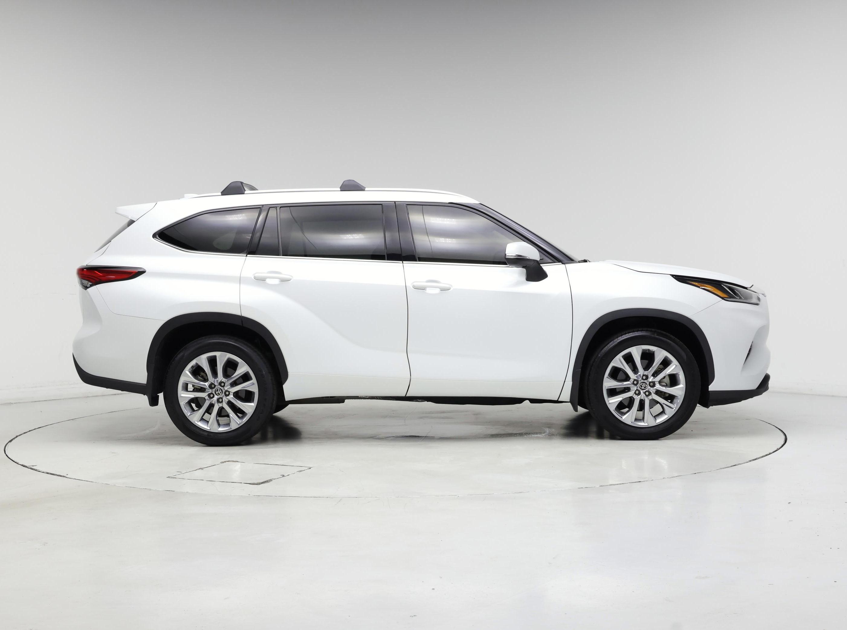 Thumbnail: 2023 Toyota Highlander - 7