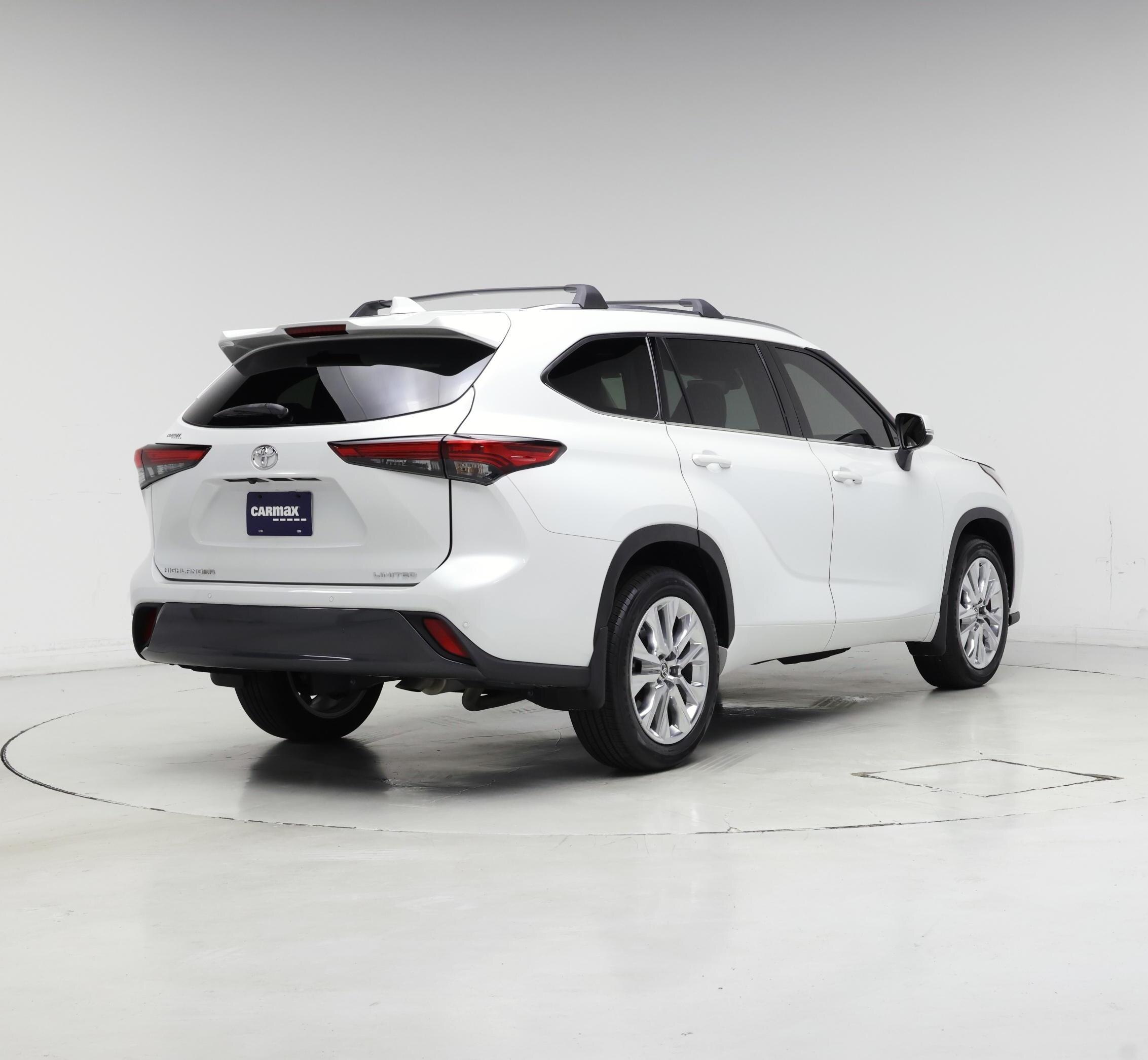 Thumbnail: 2023 Toyota Highlander - 8