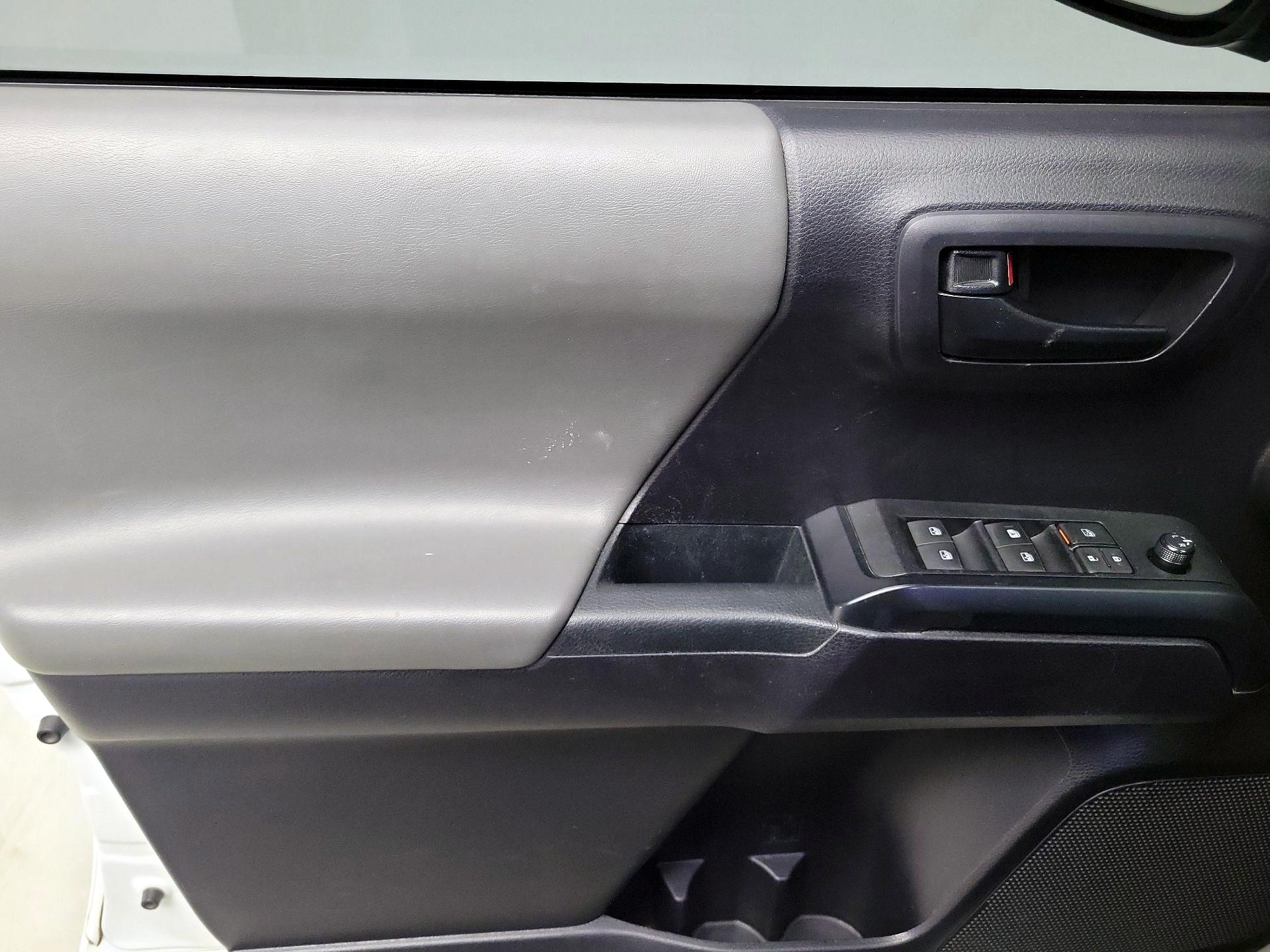 Thumbnail: 2020 Toyota Tacoma - 12