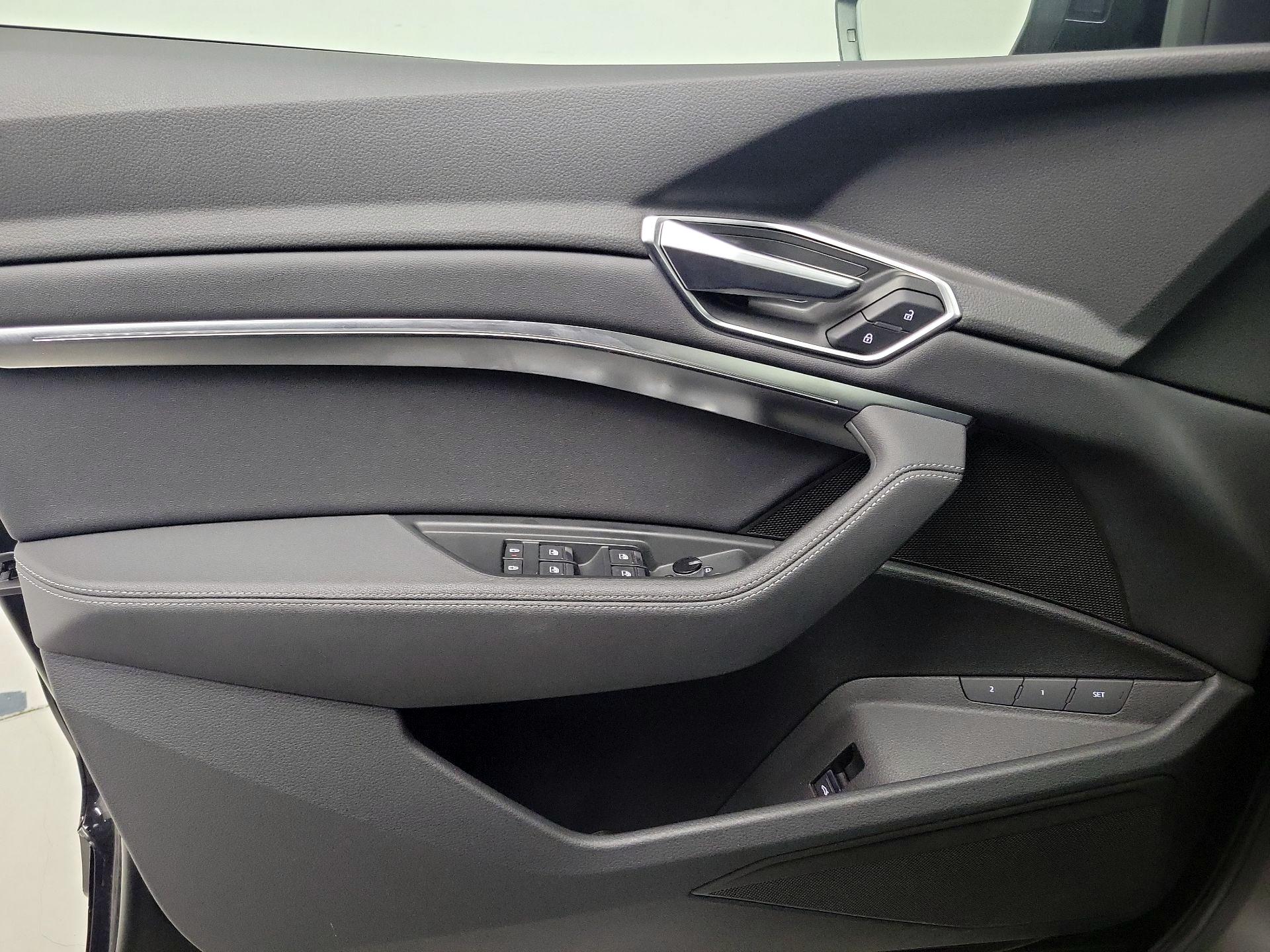 Thumbnail: 2021 Audi e-tron - 12