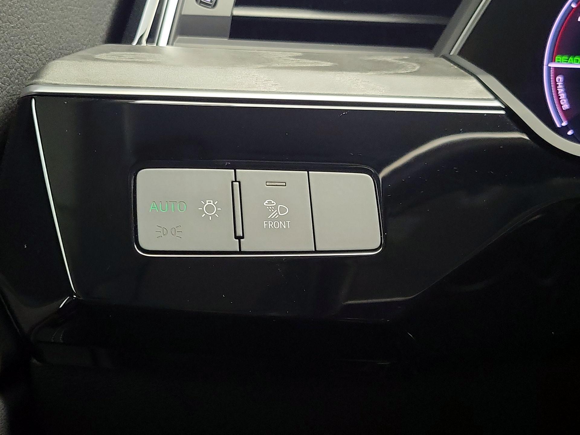 Thumbnail: 2021 Audi e-tron - 13