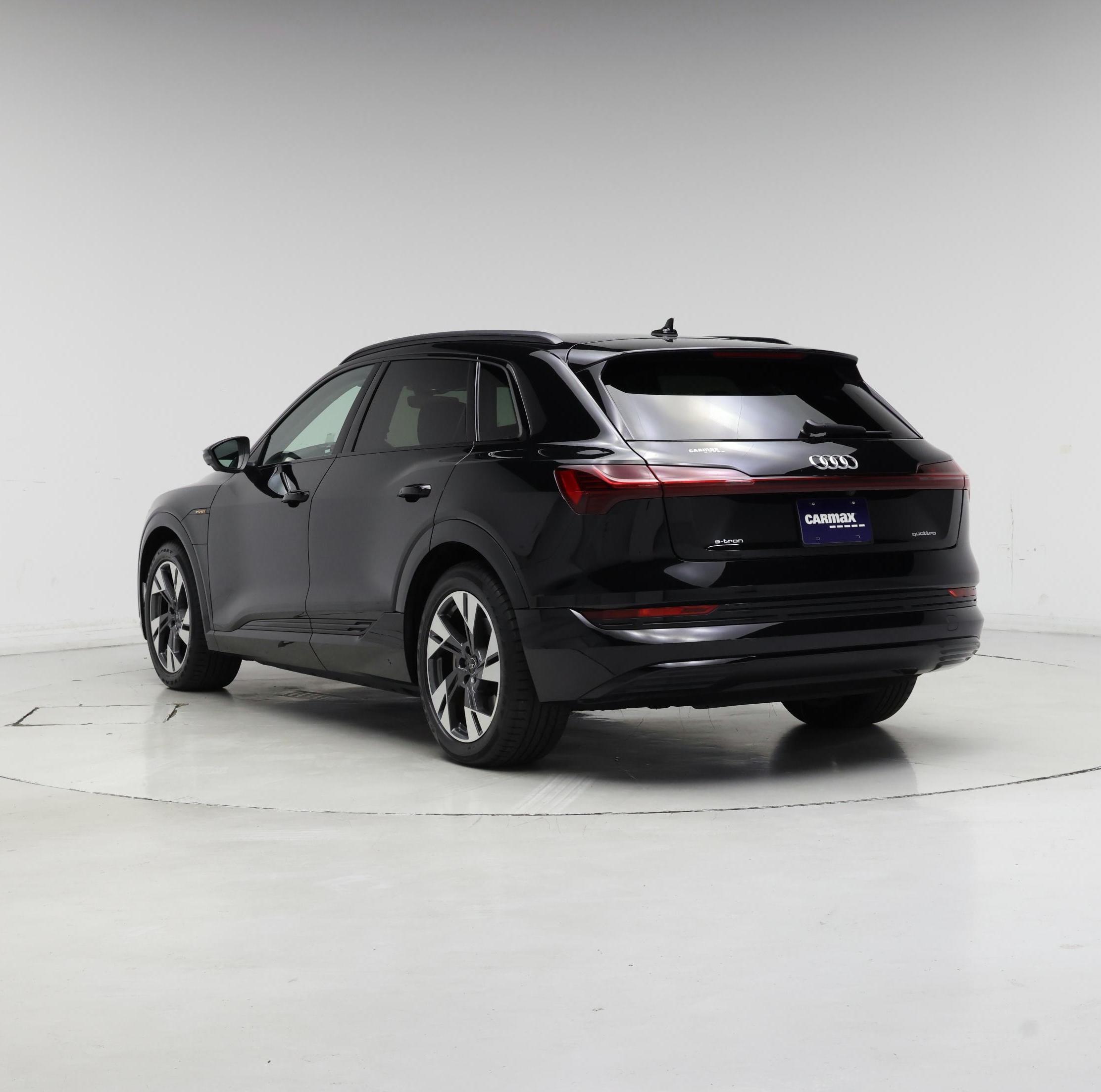 Thumbnail: 2021 Audi e-tron - 2