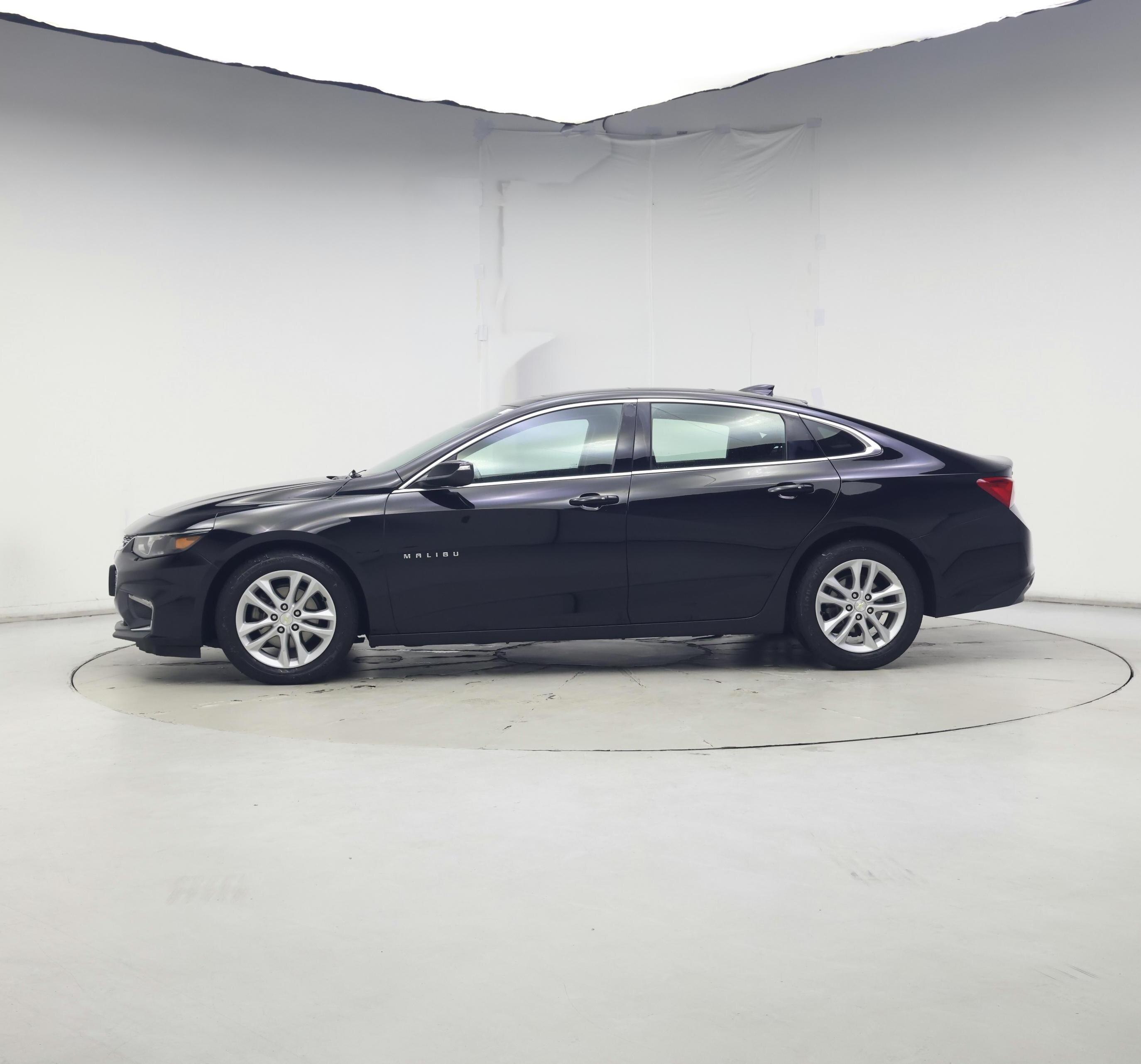 Thumbnail: 2018 Chevrolet Malibu - 3