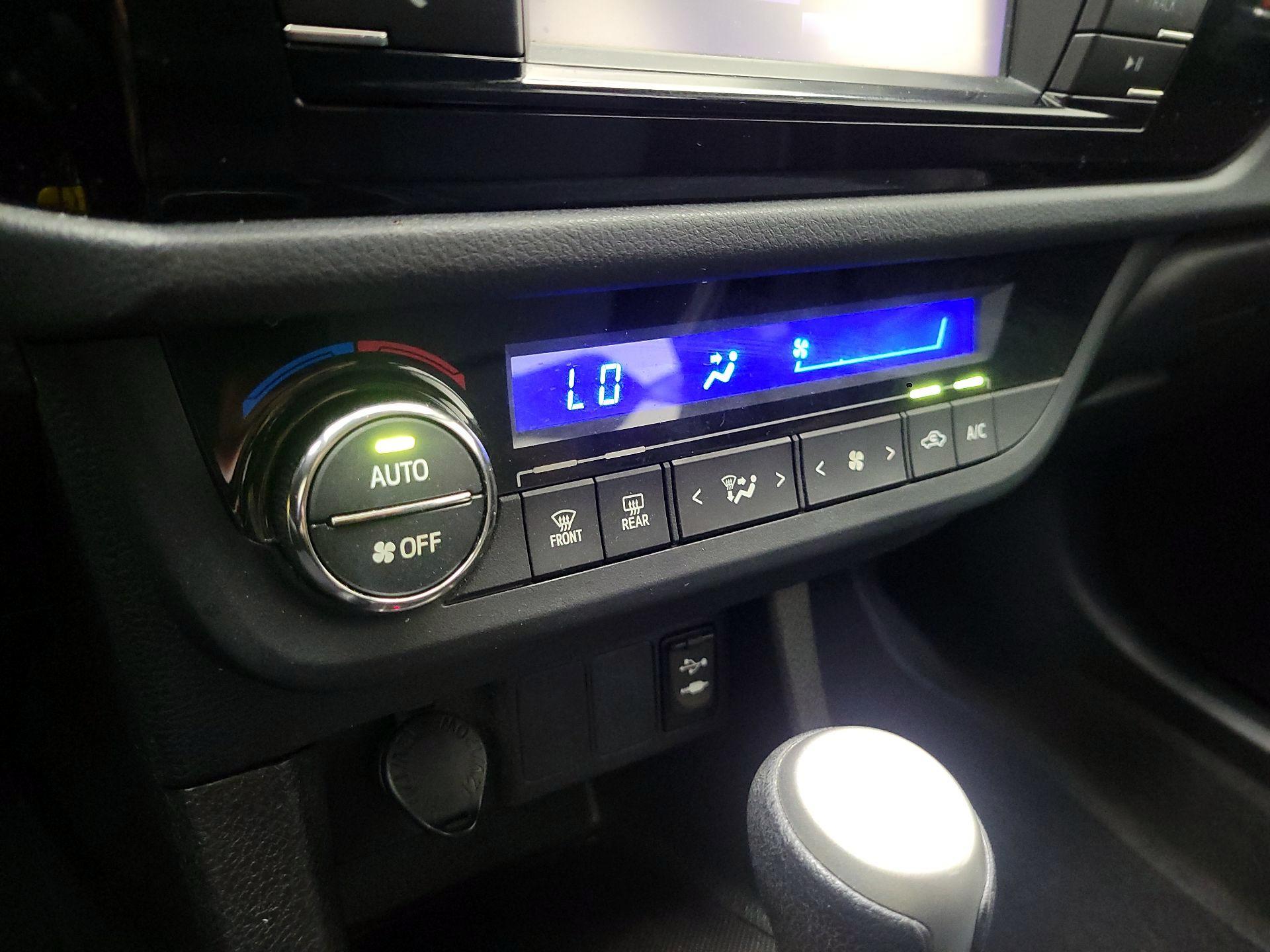 Thumbnail: 2016 Toyota Corolla - 16