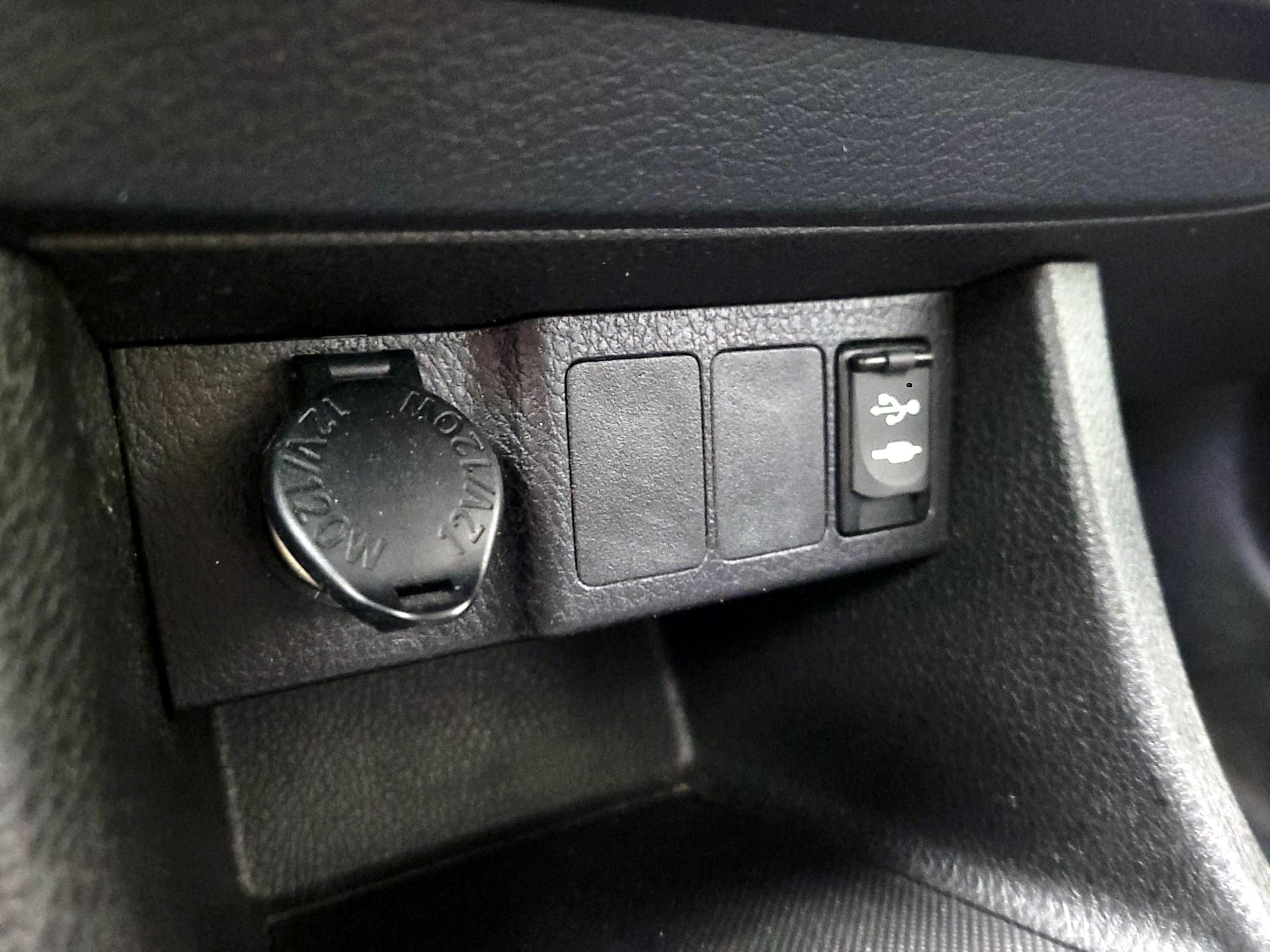 Thumbnail: 2016 Toyota Corolla - 18