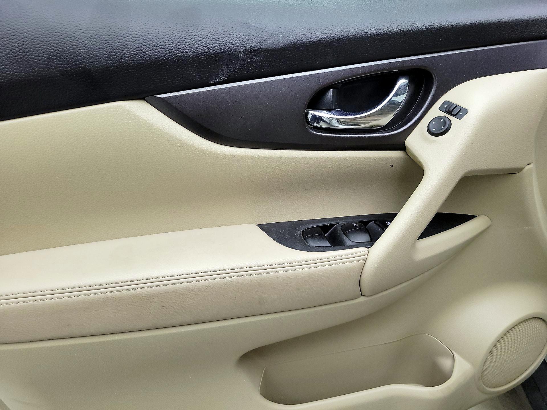 Thumbnail: 2016 Nissan Rogue - 12