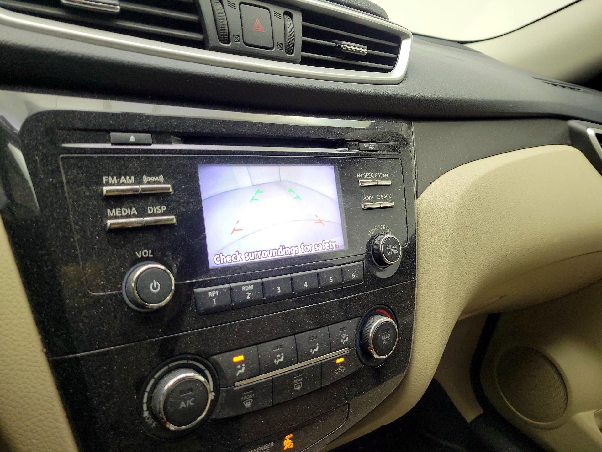 Thumbnail: 2016 Nissan Rogue - 14