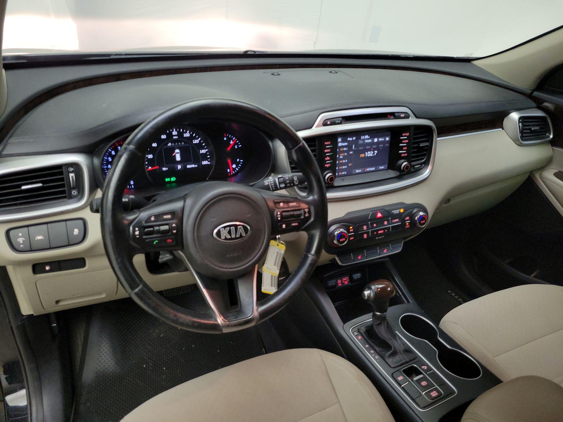 Thumbnail: 2017 Kia Sorento - 9