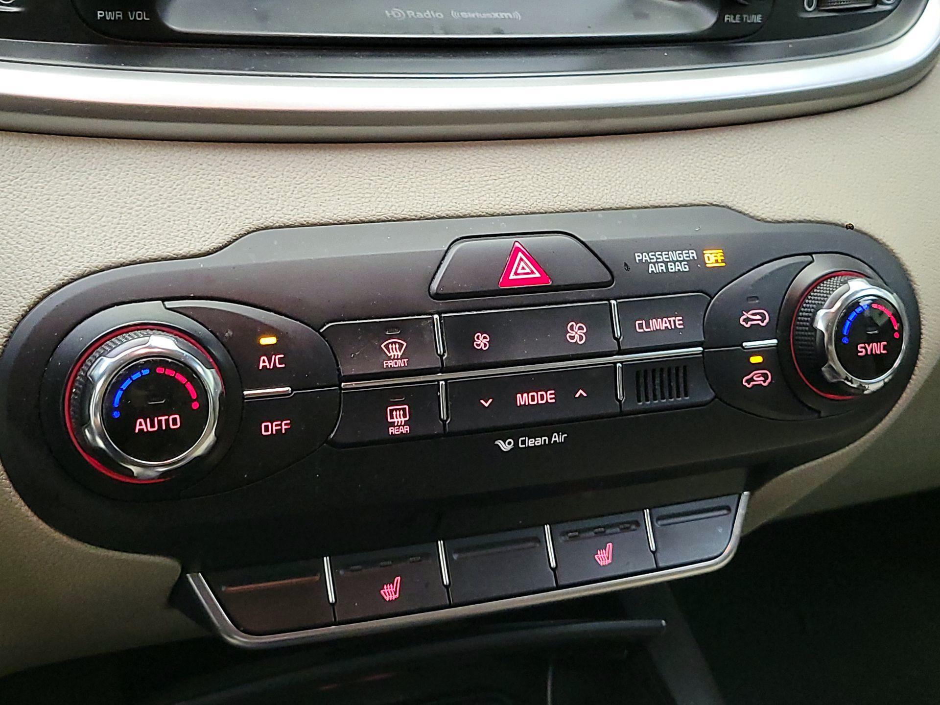 Thumbnail: 2017 Kia Sorento - 16