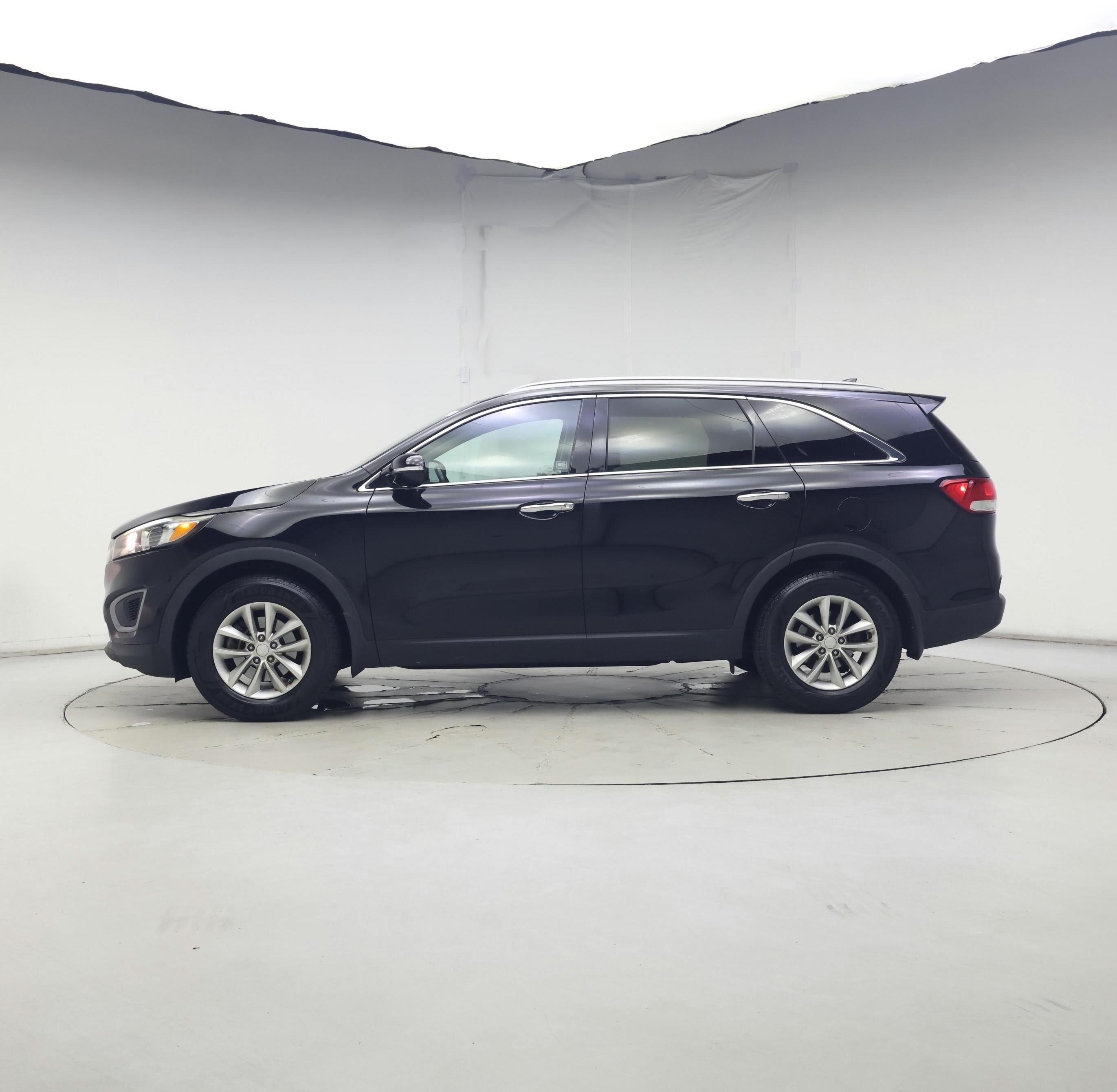 Thumbnail: 2017 Kia Sorento - 3