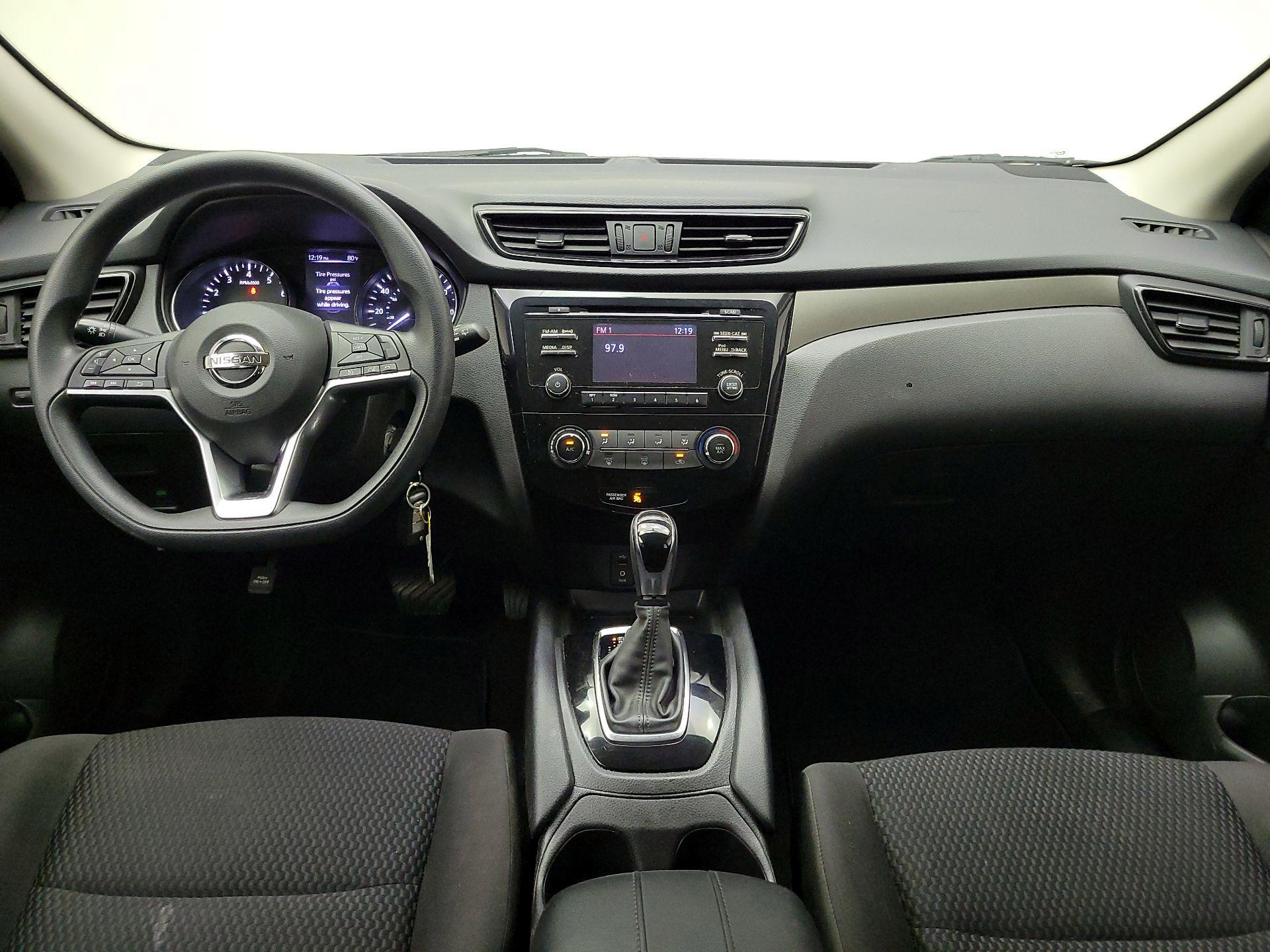 Thumbnail: 2018 Nissan Rogue Sport - 9
