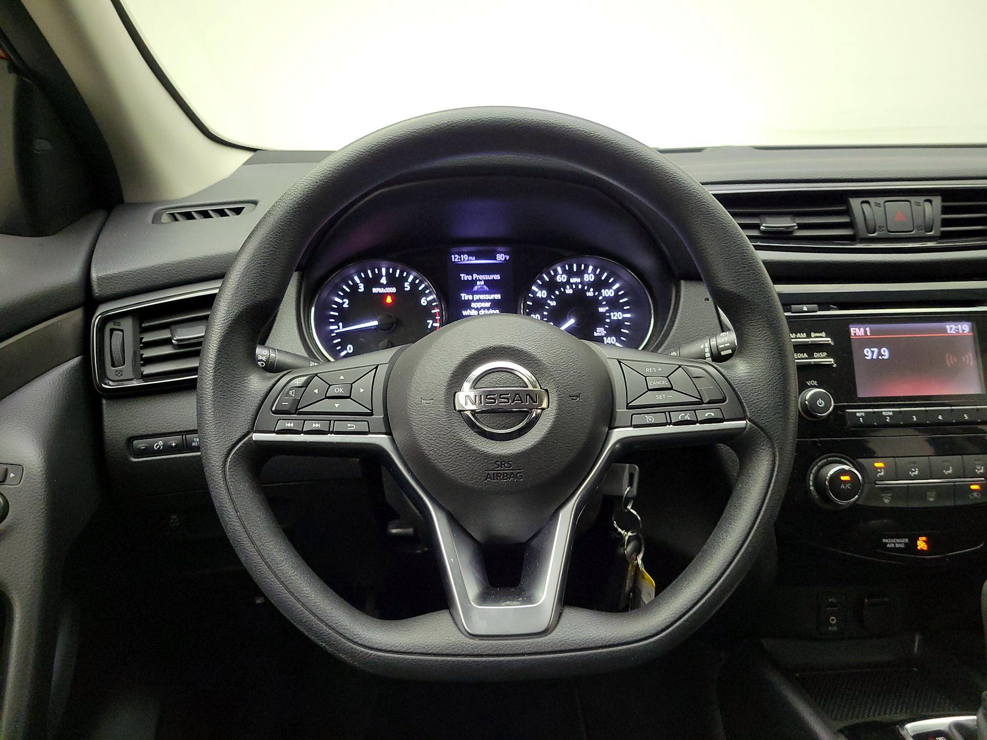 Thumbnail: 2018 Nissan Rogue Sport - 10