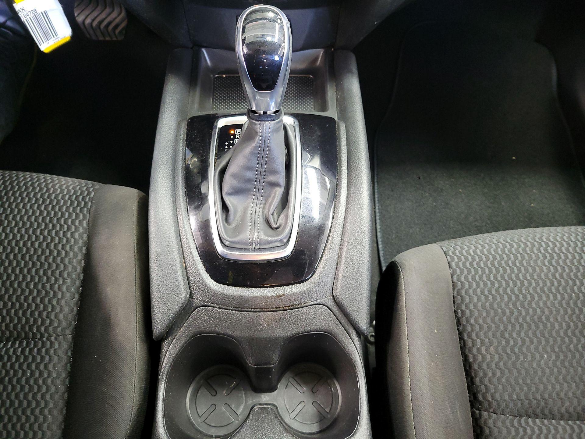 Thumbnail: 2018 Nissan Rogue Sport - 17