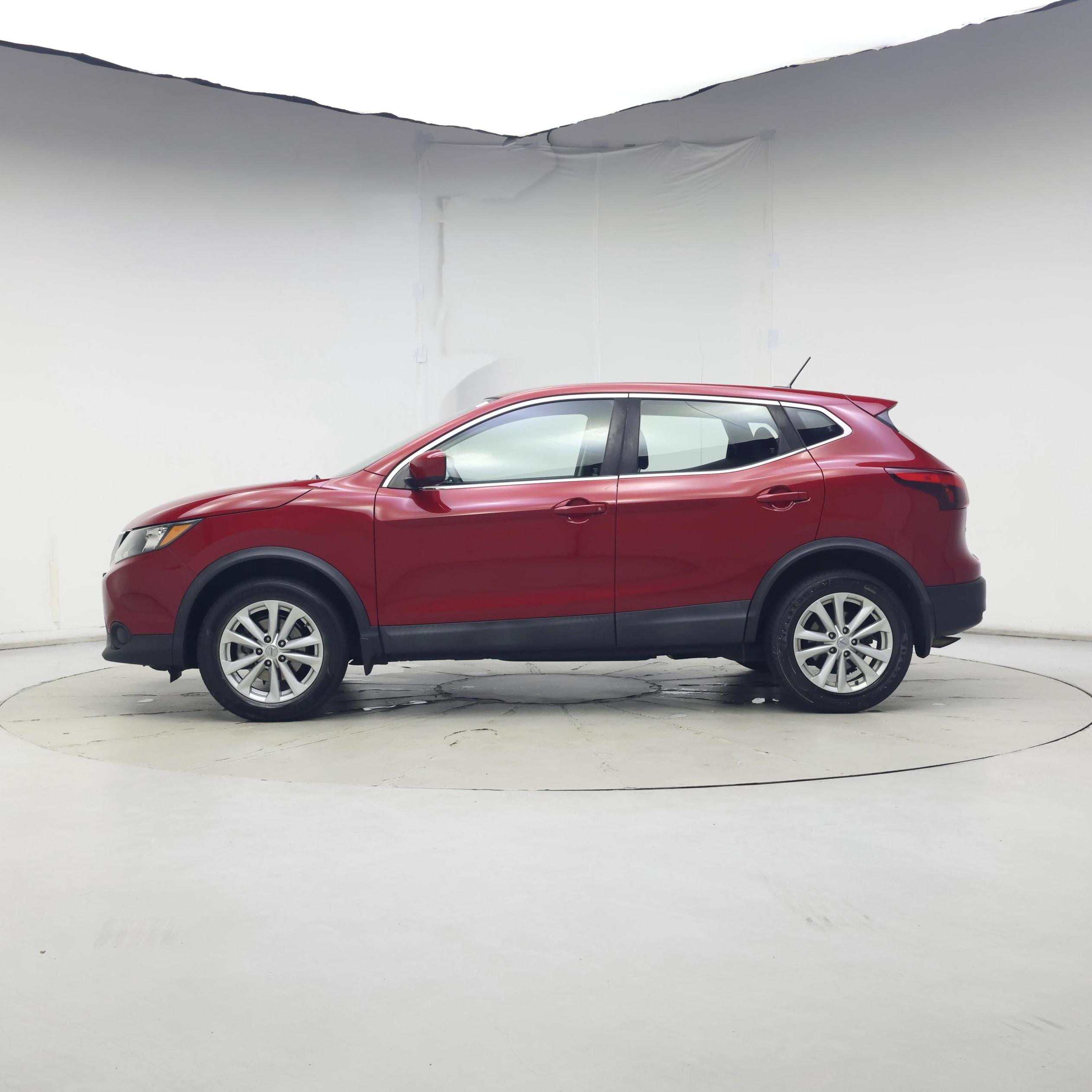 Thumbnail: 2018 Nissan Rogue Sport - 3