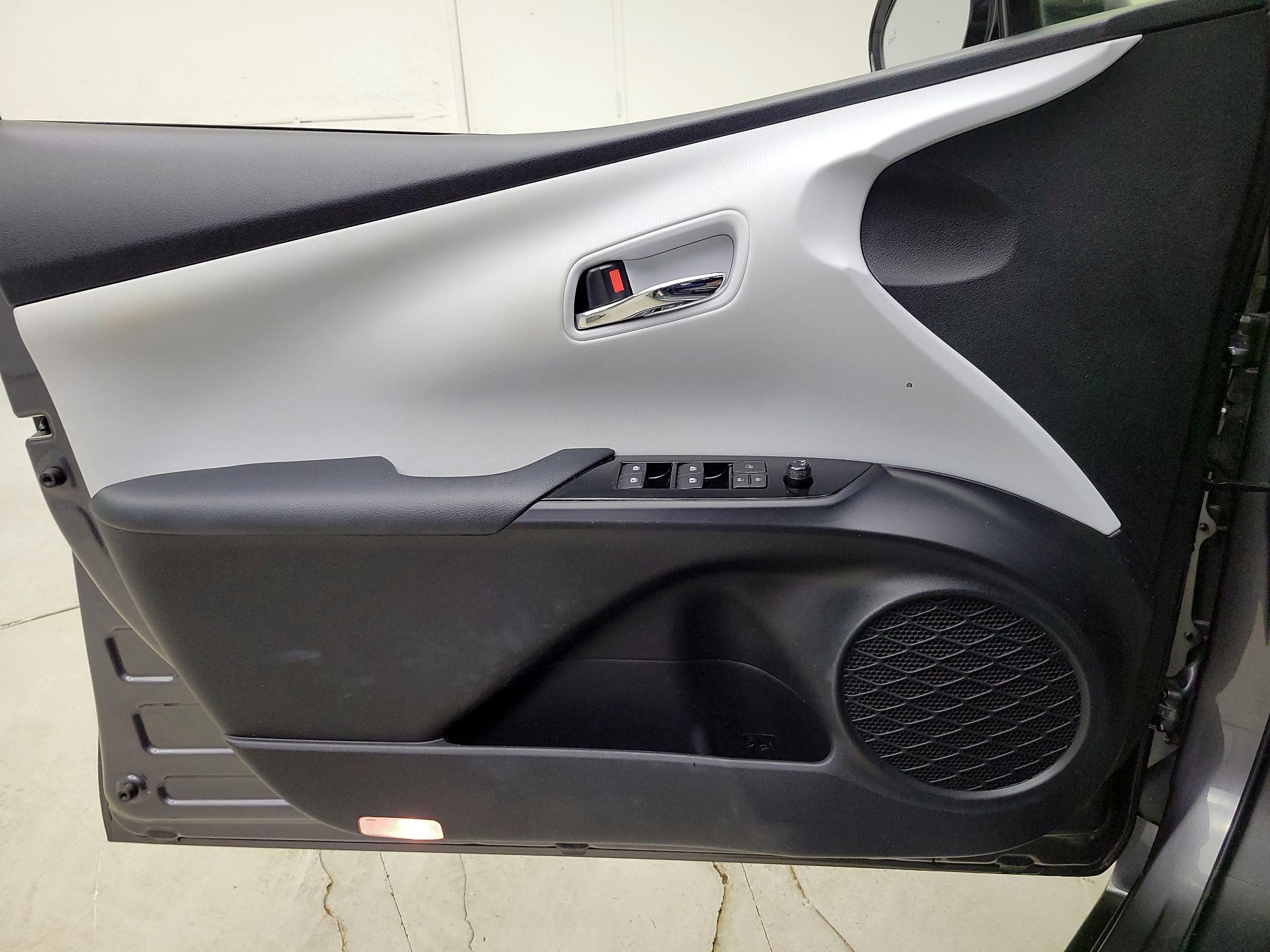 Thumbnail: 2021 Toyota Prius - 12