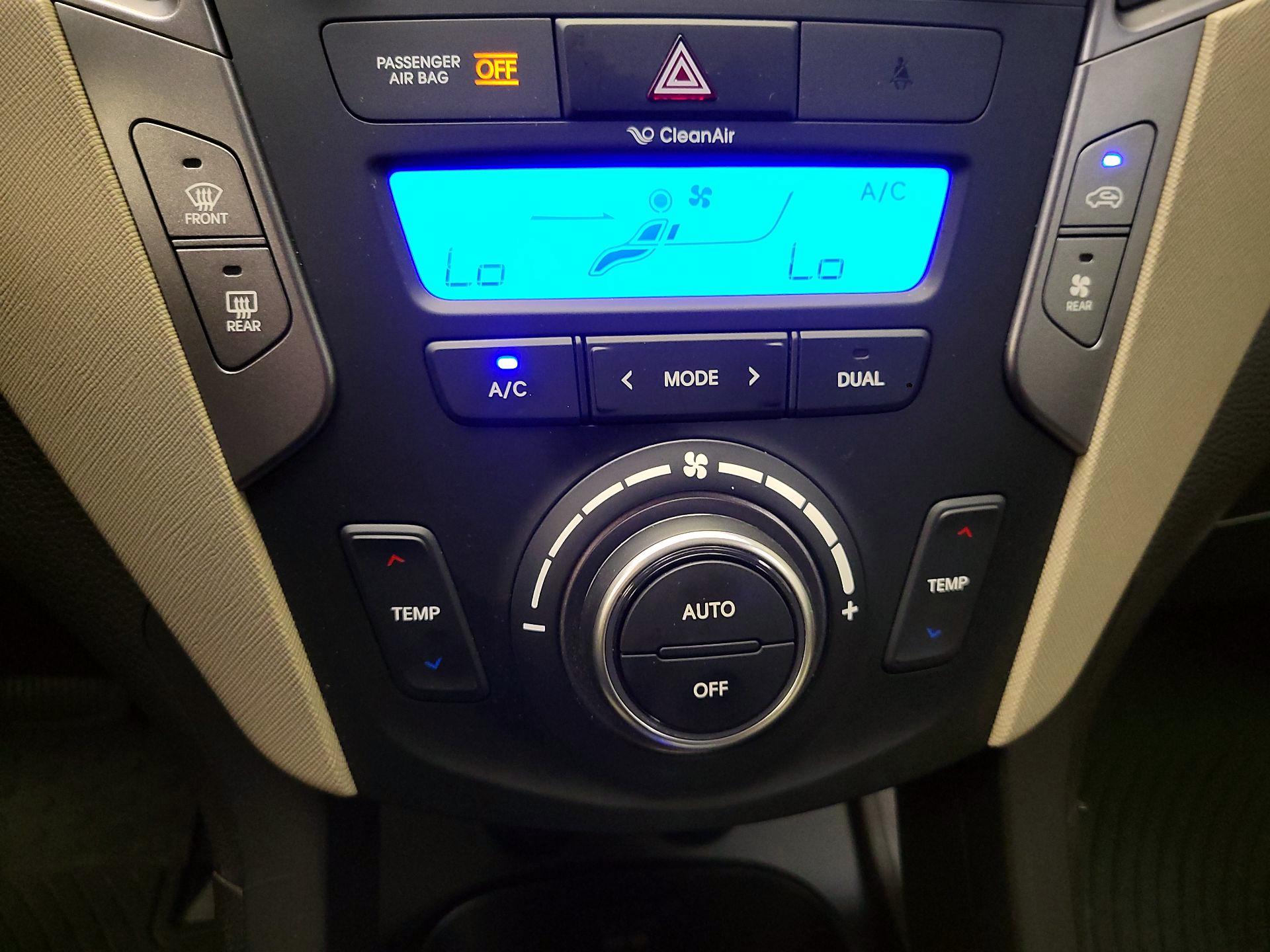 Thumbnail: 2014 Hyundai Santa Fe - 16