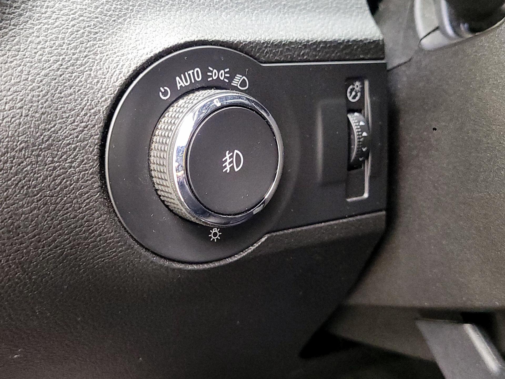 Thumbnail: 2015 Chevrolet Camaro - 13