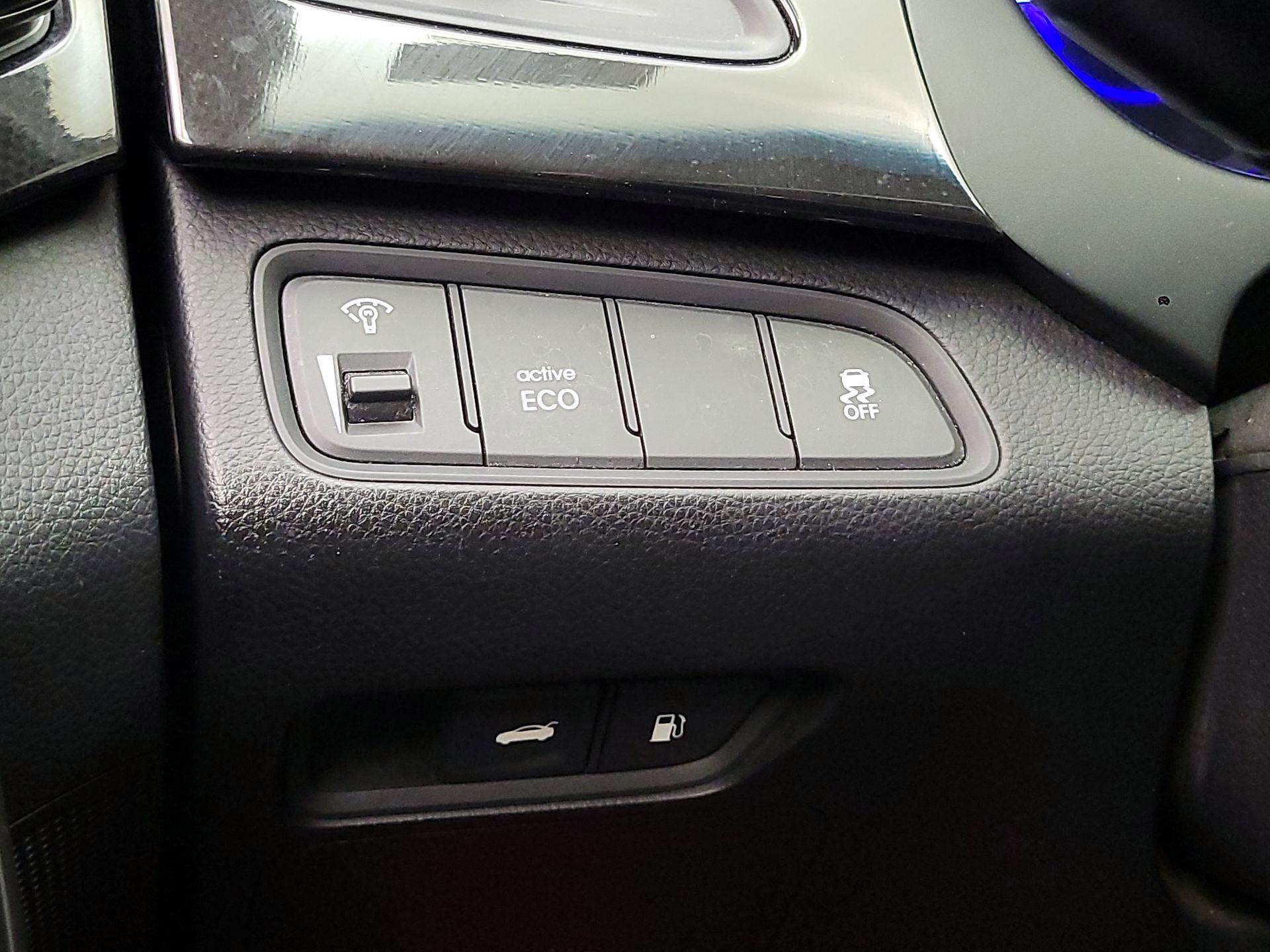 Thumbnail: 2014 Hyundai Azera - 13